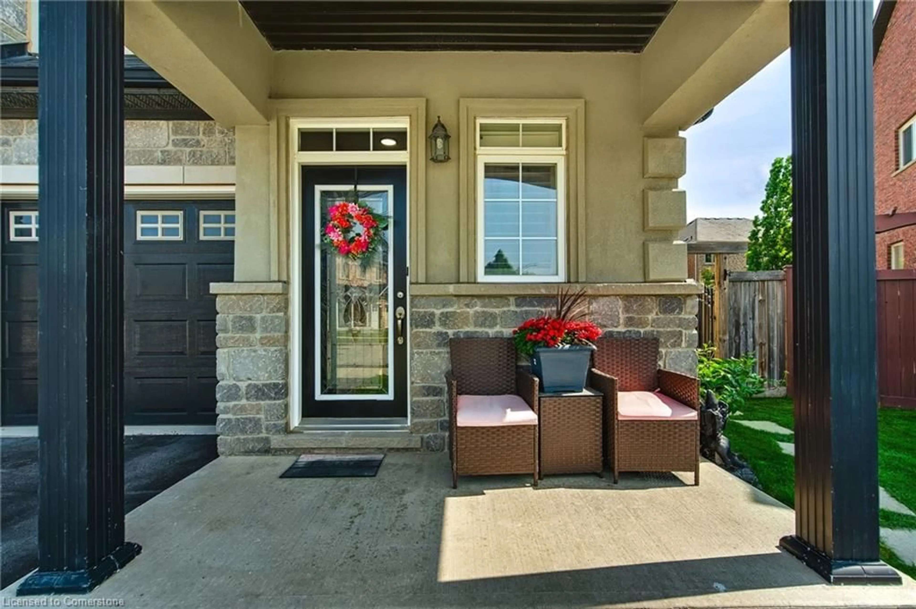 Indoor entryway for 4690 Kurtz Rd, Burlington Ontario L7M 0G2