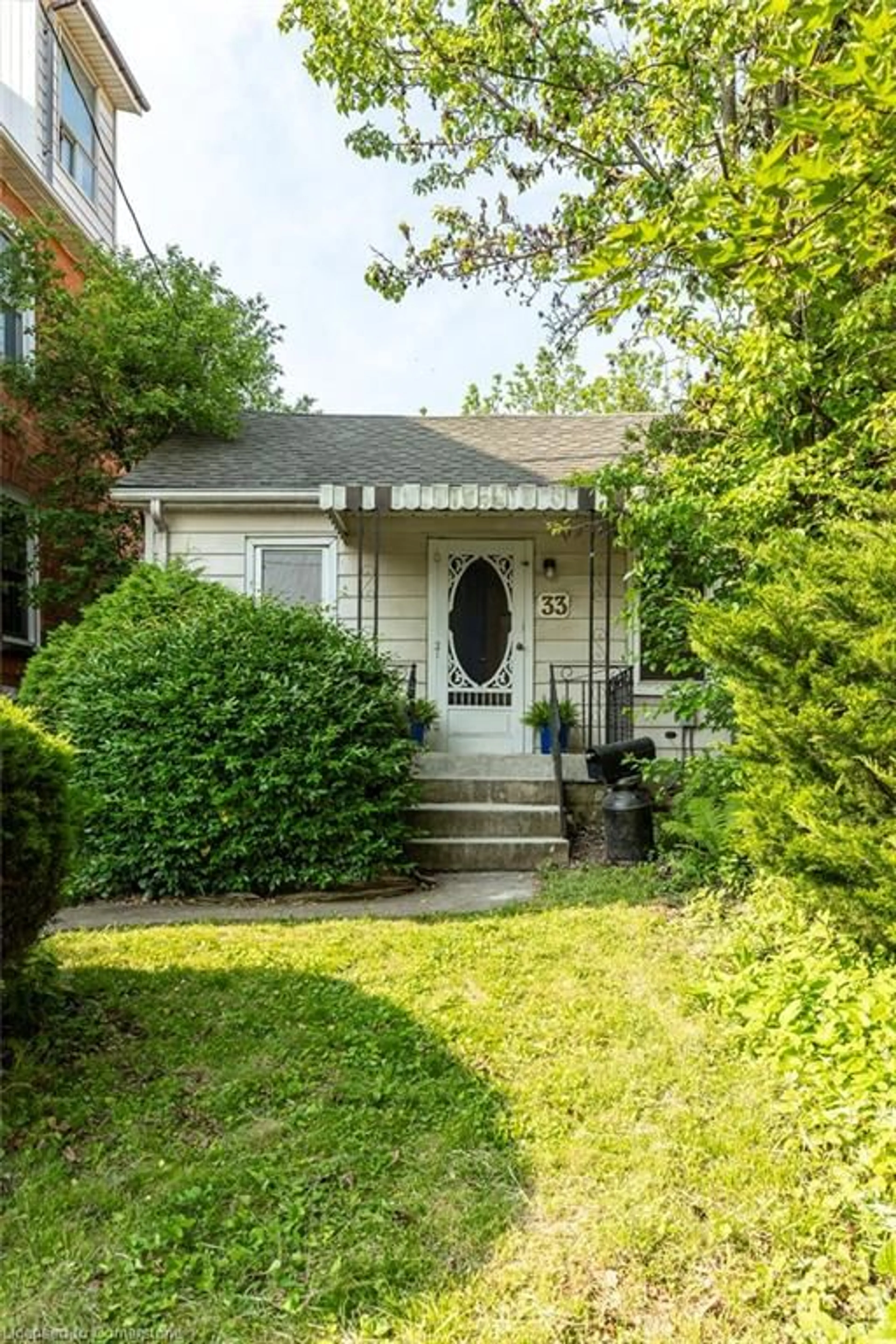Unknown for 33 Melbourne St, Hamilton Ontario L8P 2A5