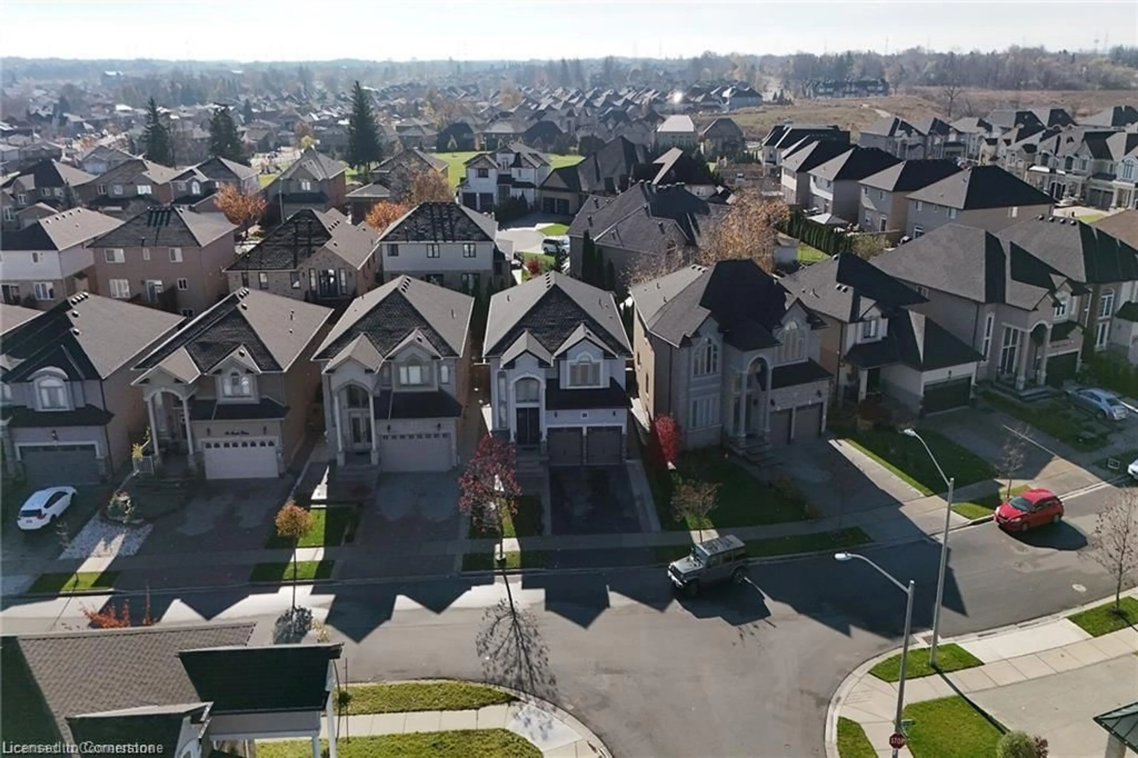 A pic from outside/outdoor area/front of a property/back of a property/a pic from drone, street for 30 Ascoli Dr, Hamilton Ontario L9B 2K8