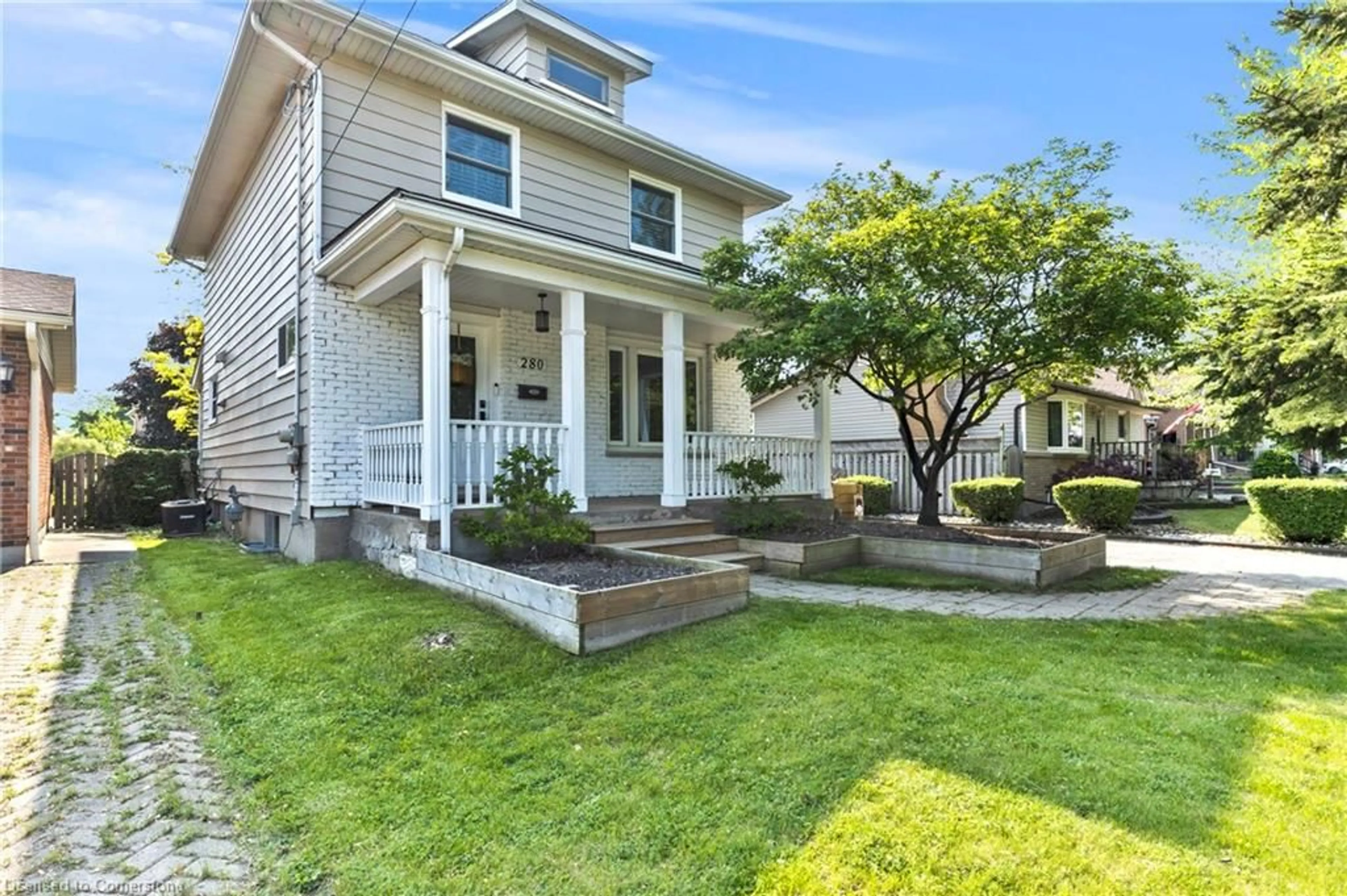 Home with vinyl exterior material, street for 280 Vansickle Rd, St. Catharines Ontario L2S 2T1