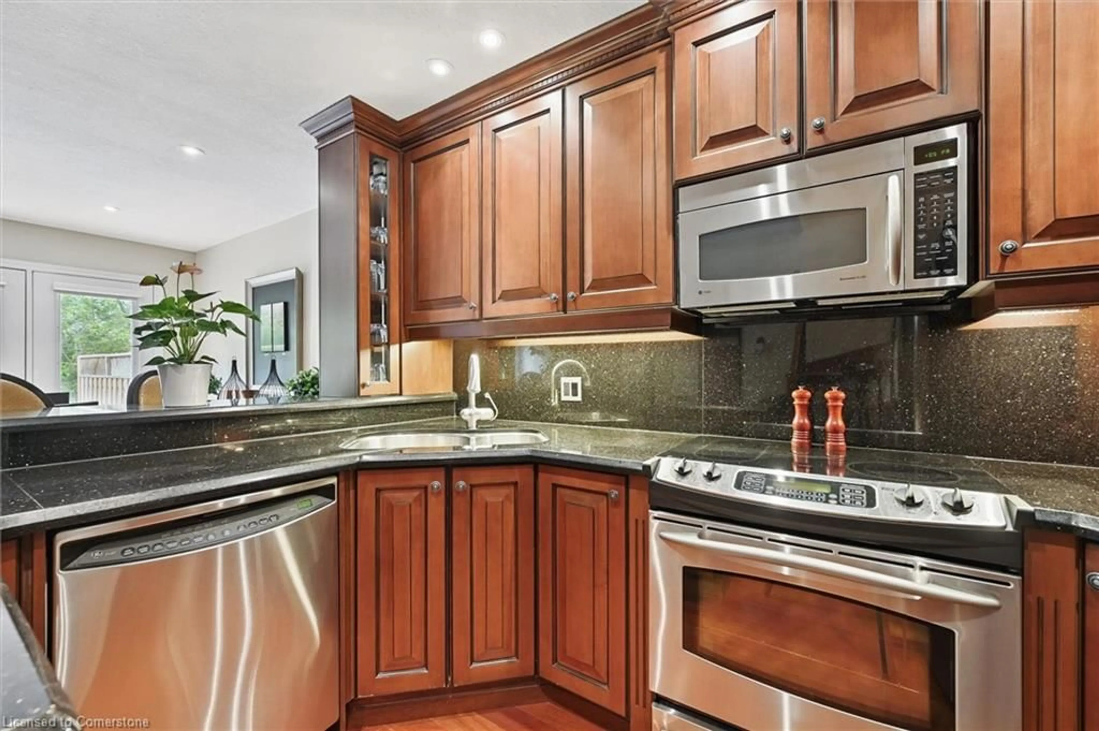 Standard kitchen, ceramic/tile floor for 2166 Headon Rd #10, Burlington Ontario L7M 3W7