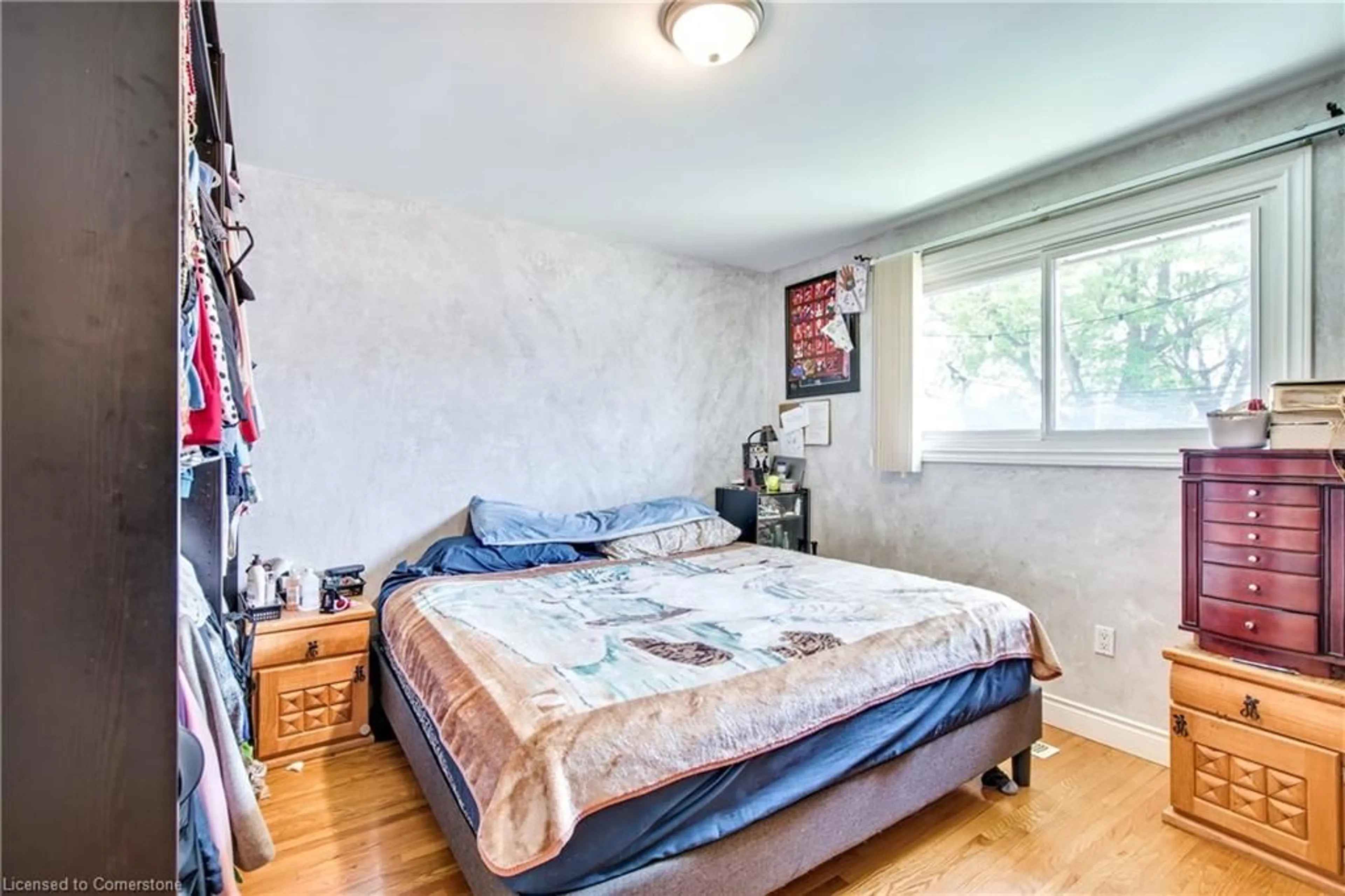 A pic of a room for 70 Golfwood Dr, Hamilton Ontario L9C 6W3