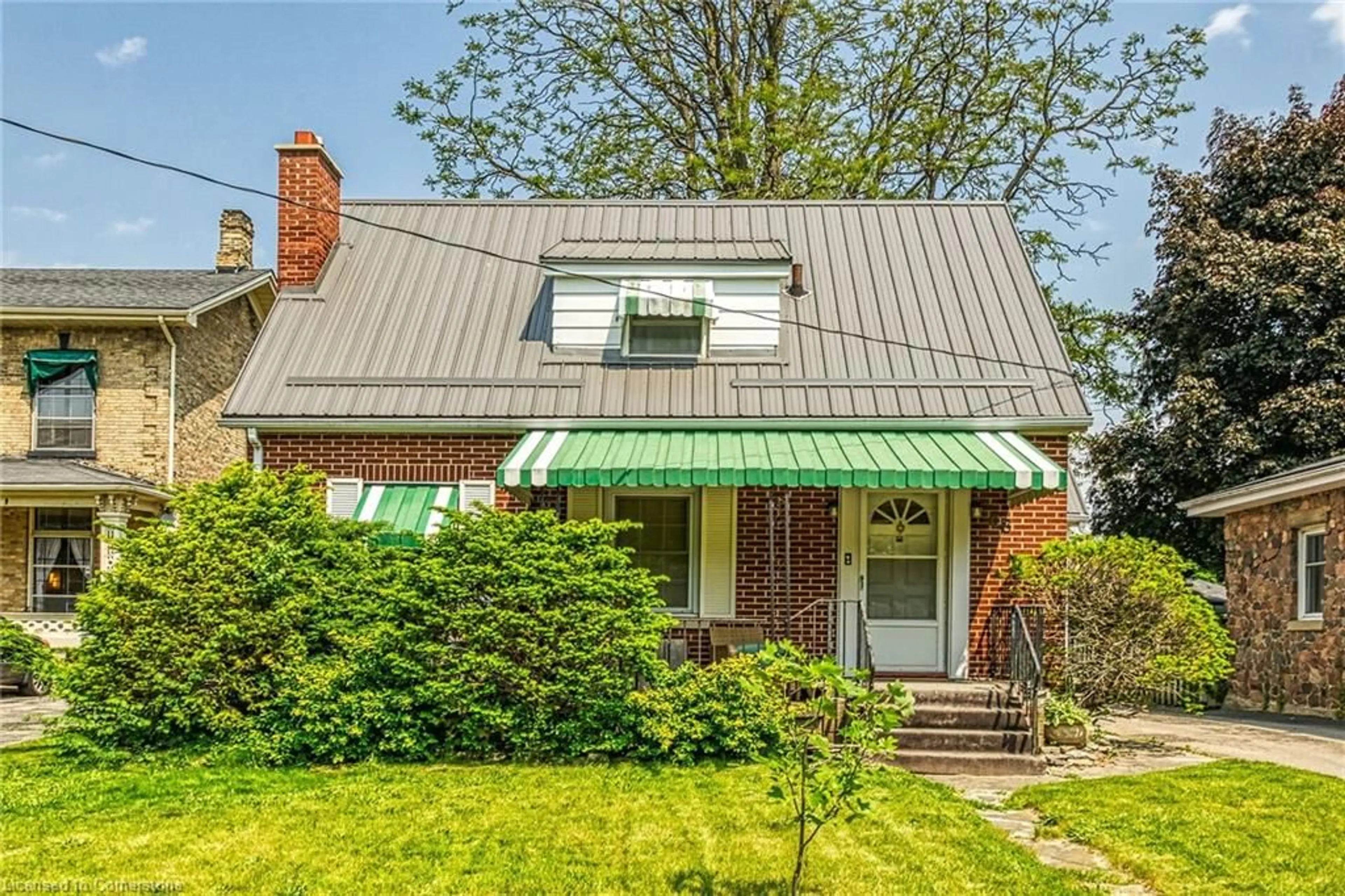 Home with vinyl exterior material, street for 58 Mount Pleasant St, Brantford Ontario N3T 1S8