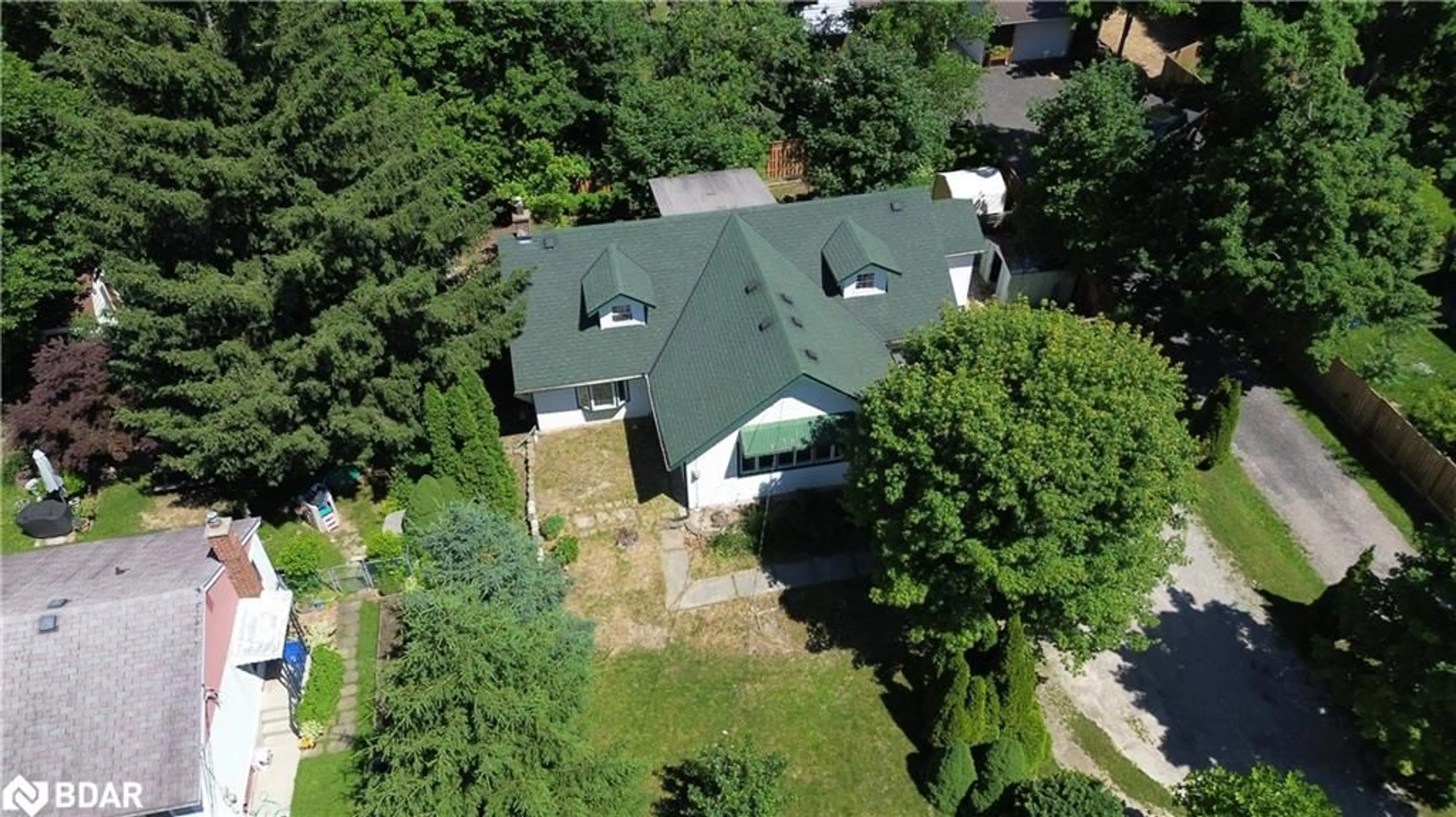 A pic from outside/outdoor area/front of a property/back of a property/a pic from drone, building for 1778 Parkhurst Ave, London Ontario N5V 2C3