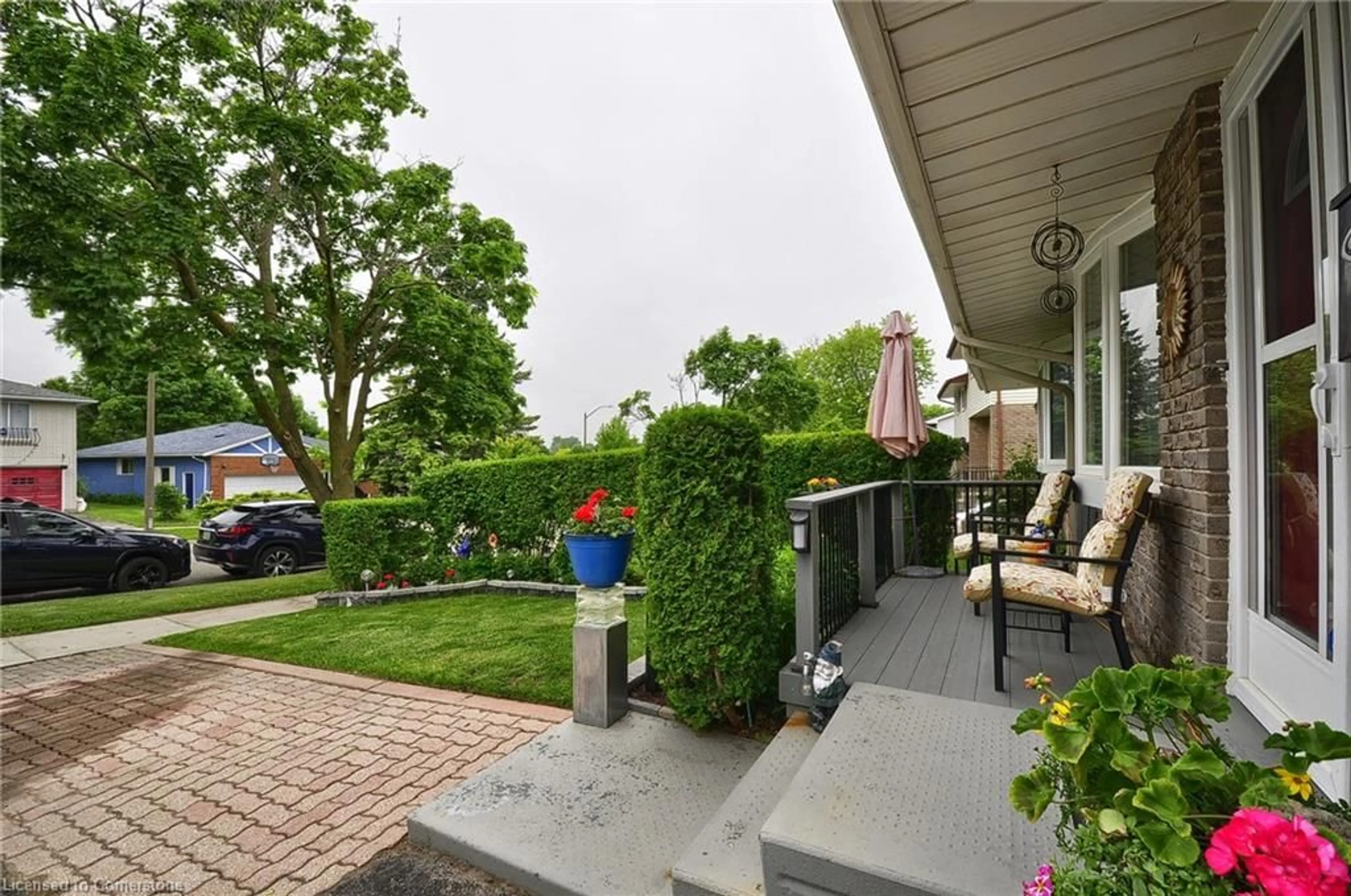 Patio, street for 30 The Country Way, Kitchener Ontario N2E 2K8