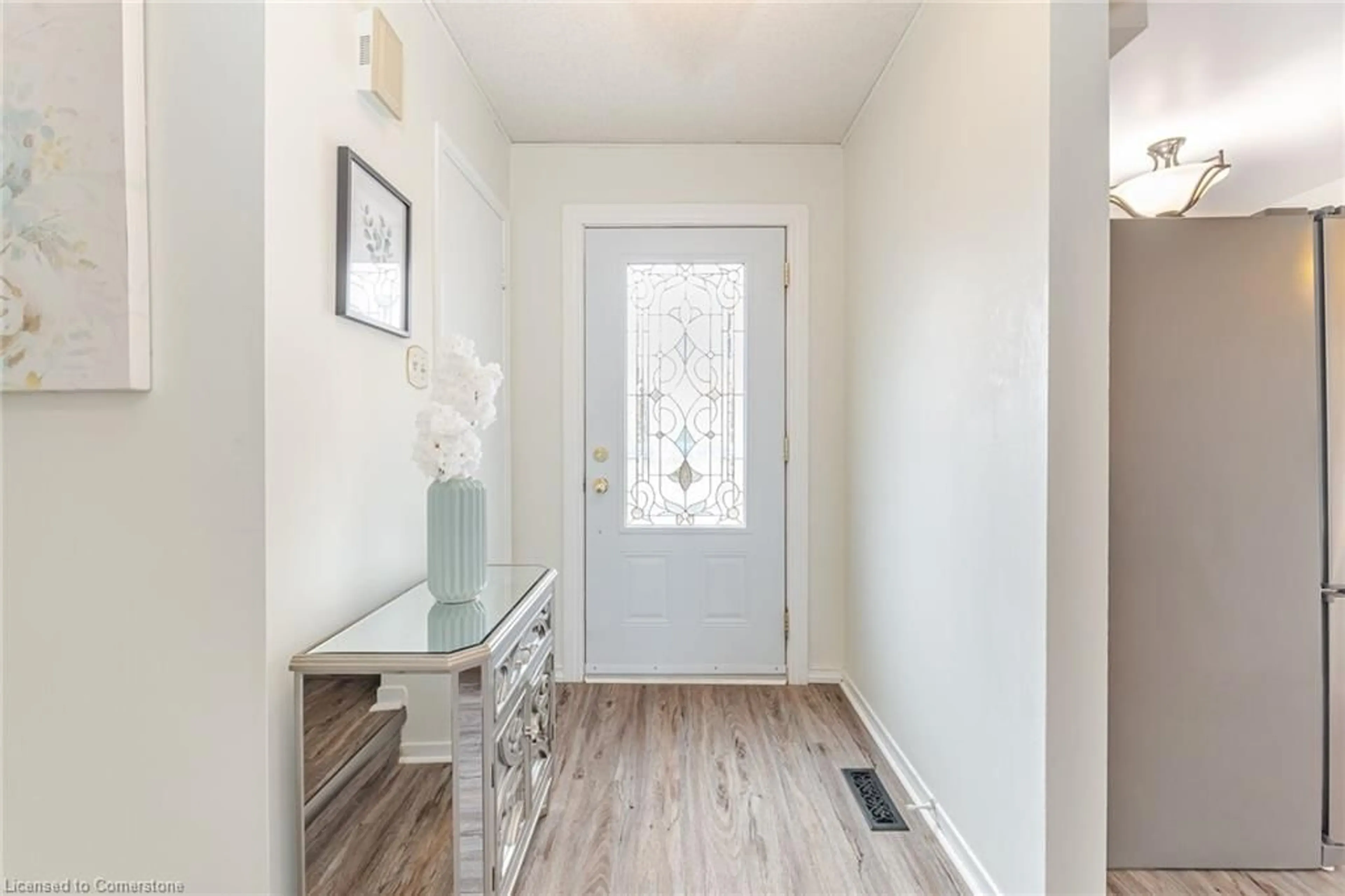 Indoor entryway for 170 Royal Salisbury Way, Madoc Ontario L6V 3J9
