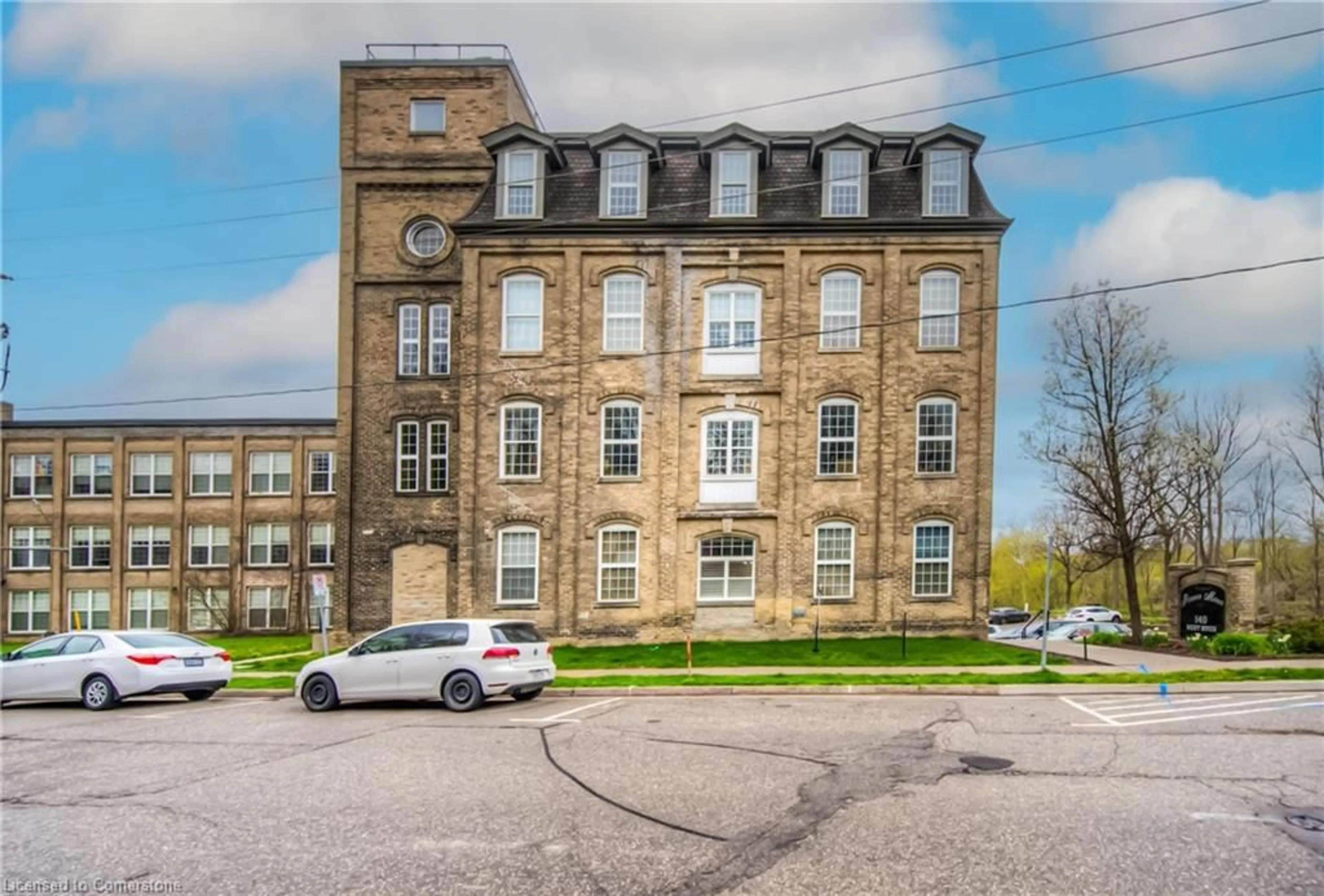 A pic from outside/outdoor area/front of a property/back of a property/a pic from drone, building for 140 West River St #203, Paris Ontario N3L 3E2