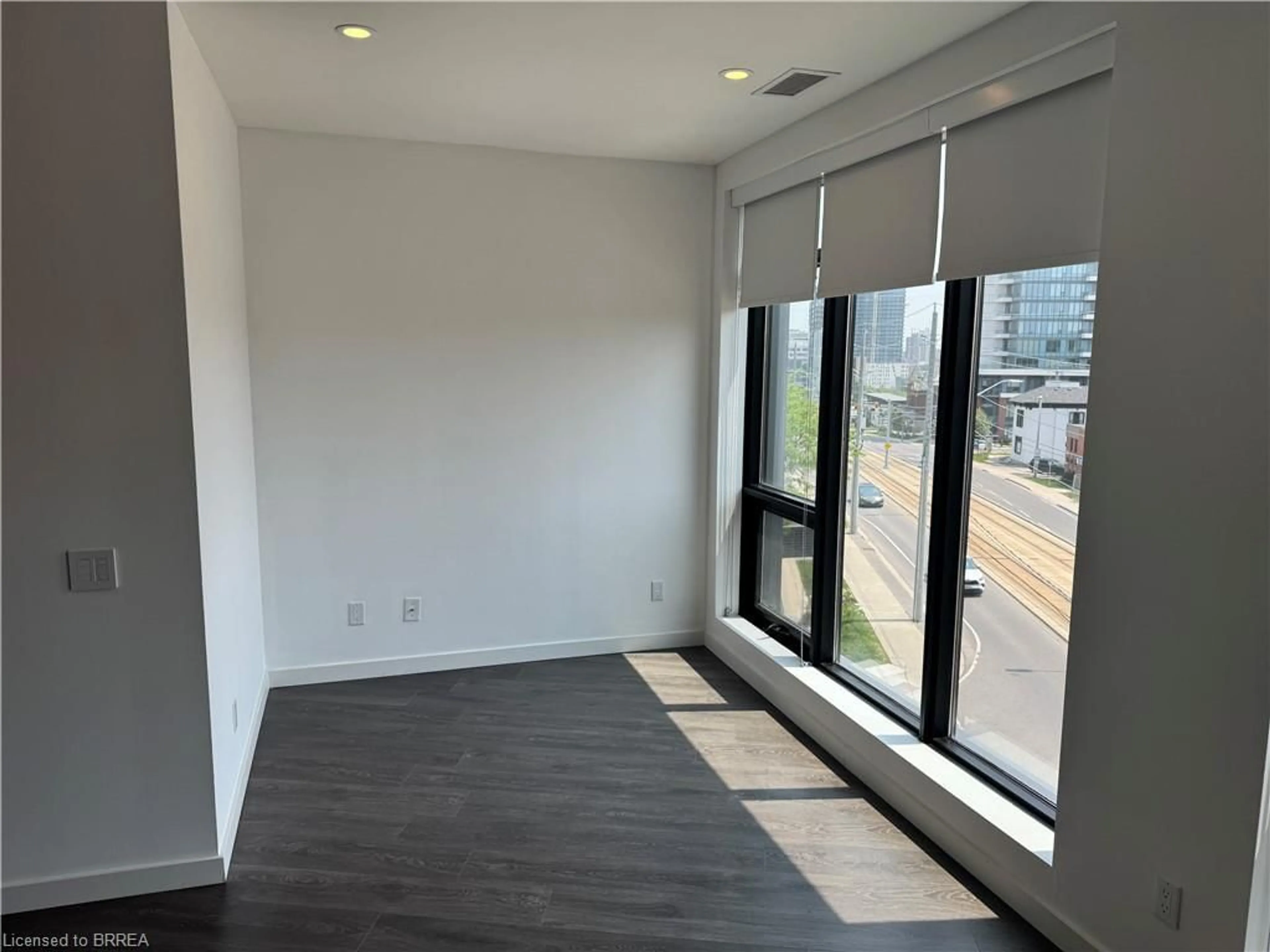 A pic of a room for 690 King St #406, Kitchener Ontario N2G 0B9
