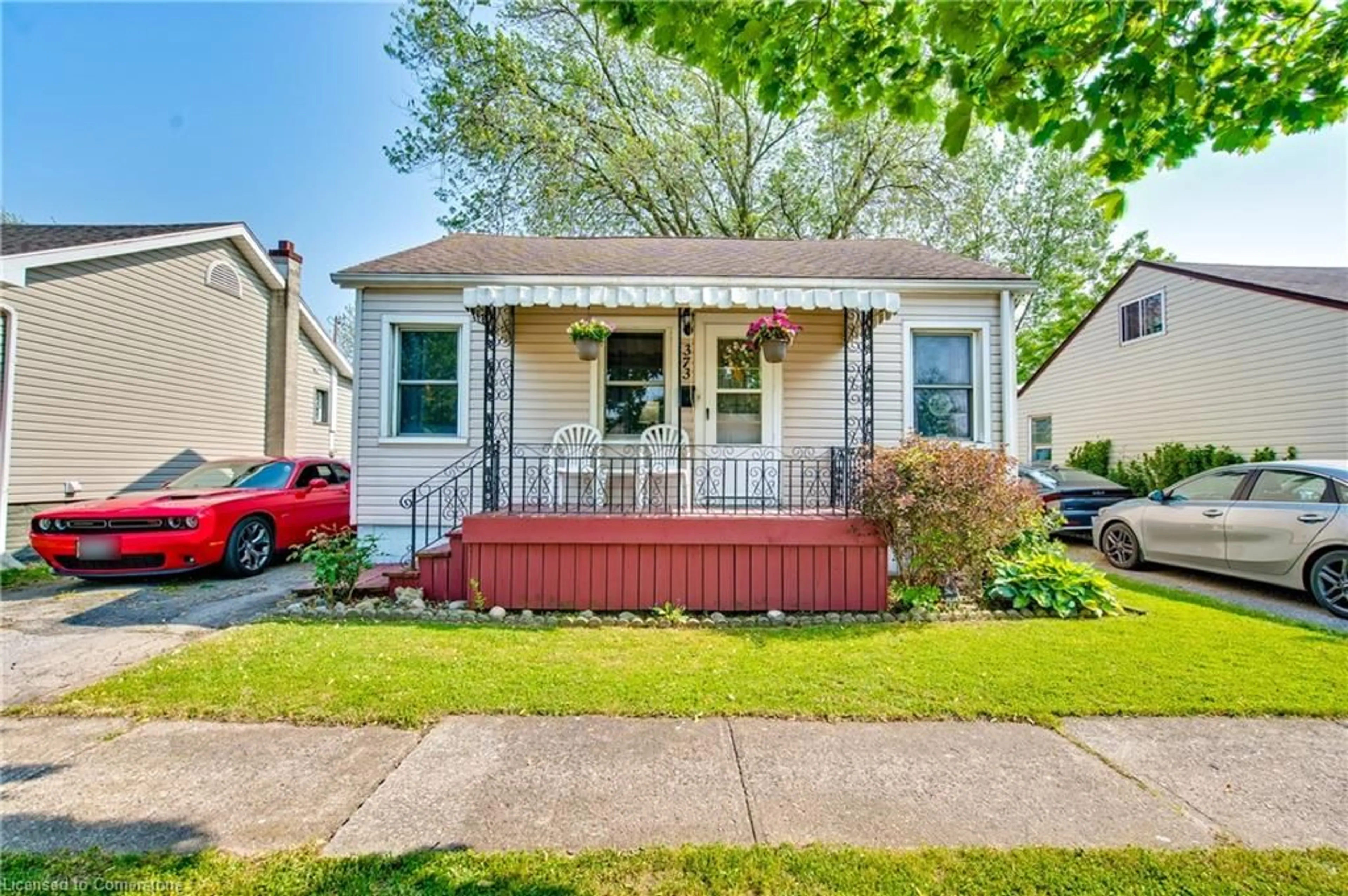 Home with vinyl exterior material, street for 373 Simpson Ave, Welland Ontario L3B 4Z1