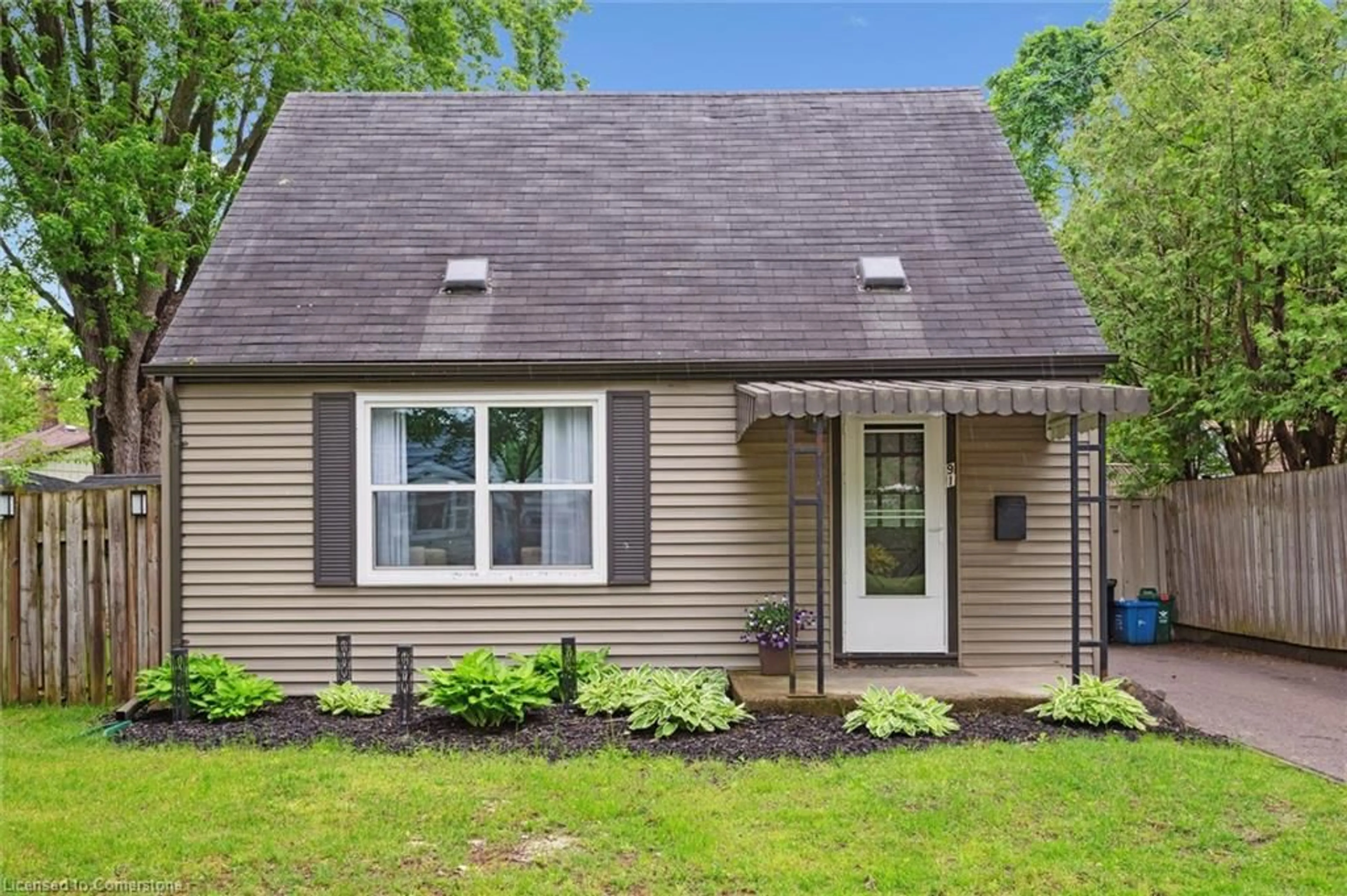 Home with vinyl exterior material, street for 91 Glen Rd, Kitchener Ontario N2M 3E9