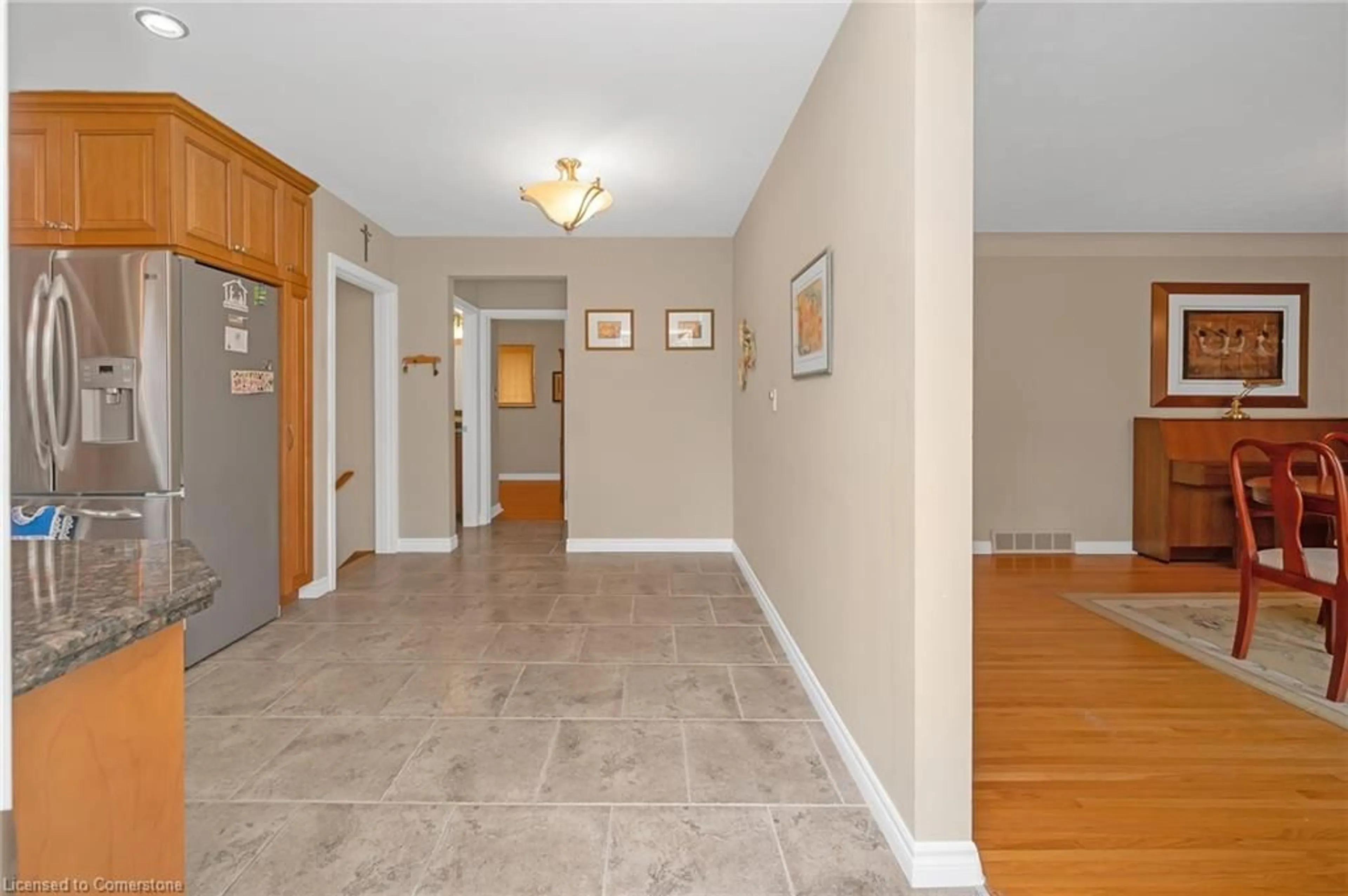 Indoor entryway for 34 Carmen Ave, Hamilton Ontario L8V 2H6