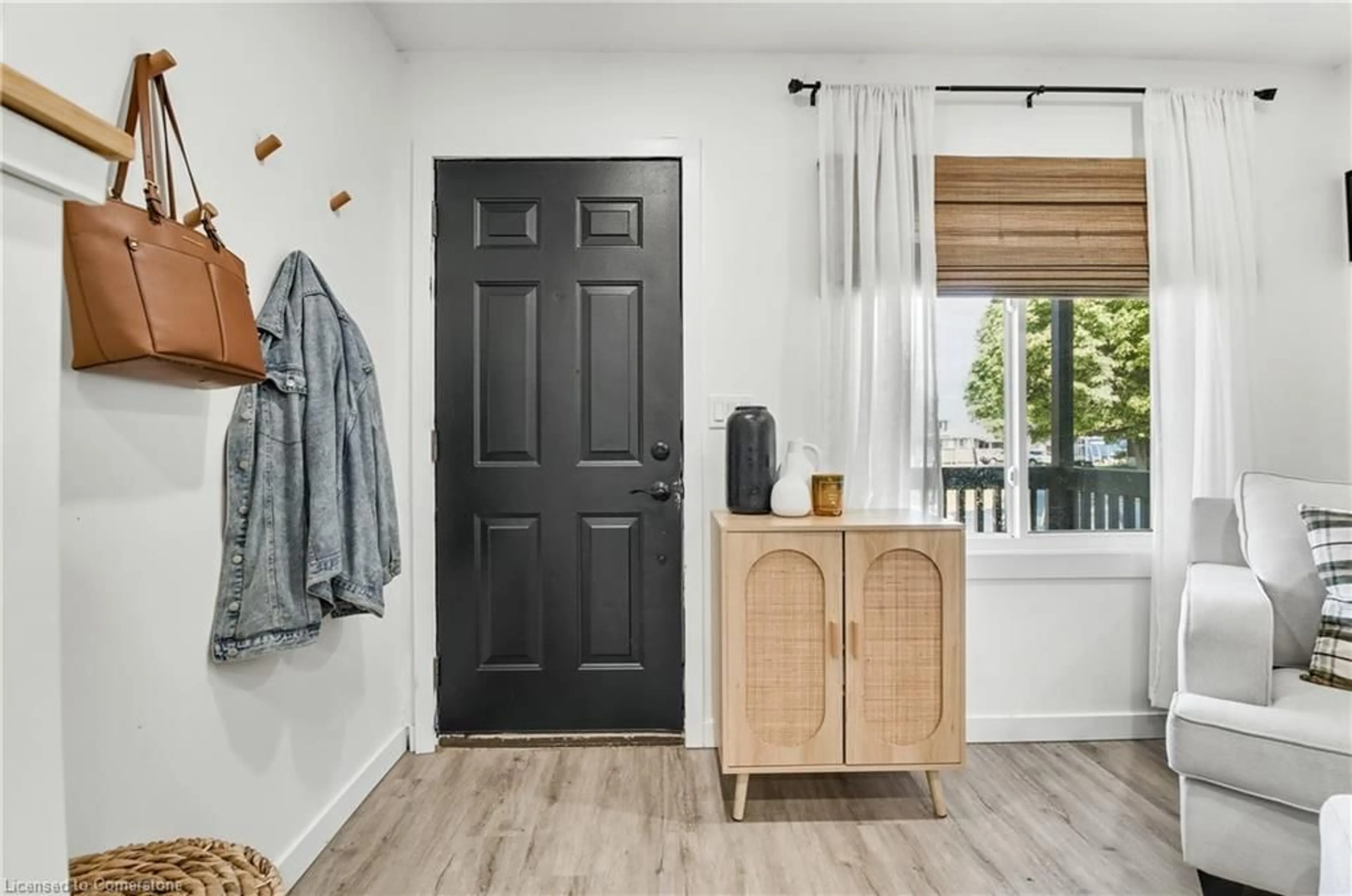 Indoor entryway for 71 Commercial St, Welland Ontario L3B 5Y8