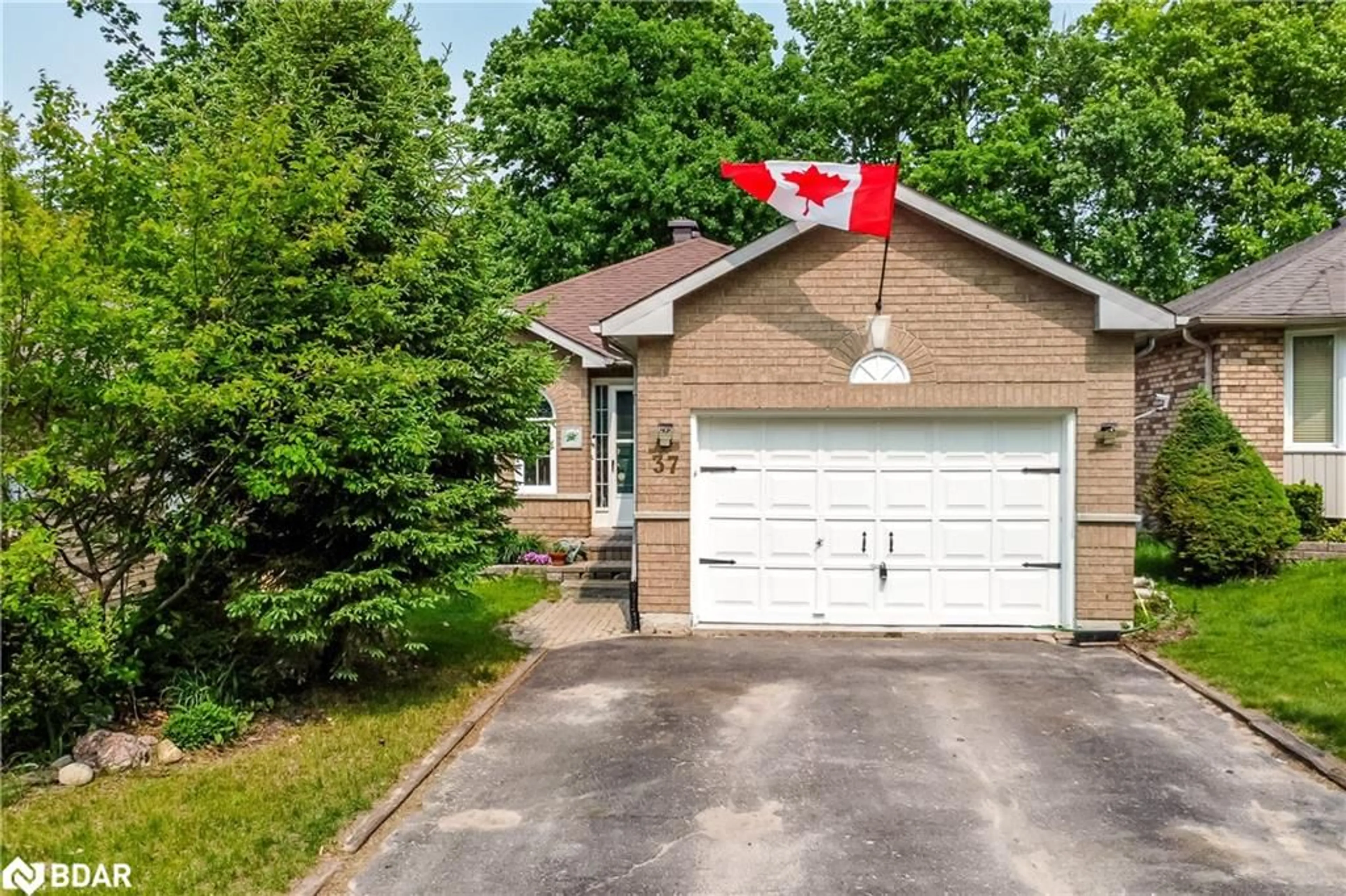 Home with brick exterior material, street for 37 Nicholson Dr, Barrie Ontario L4N 8L7