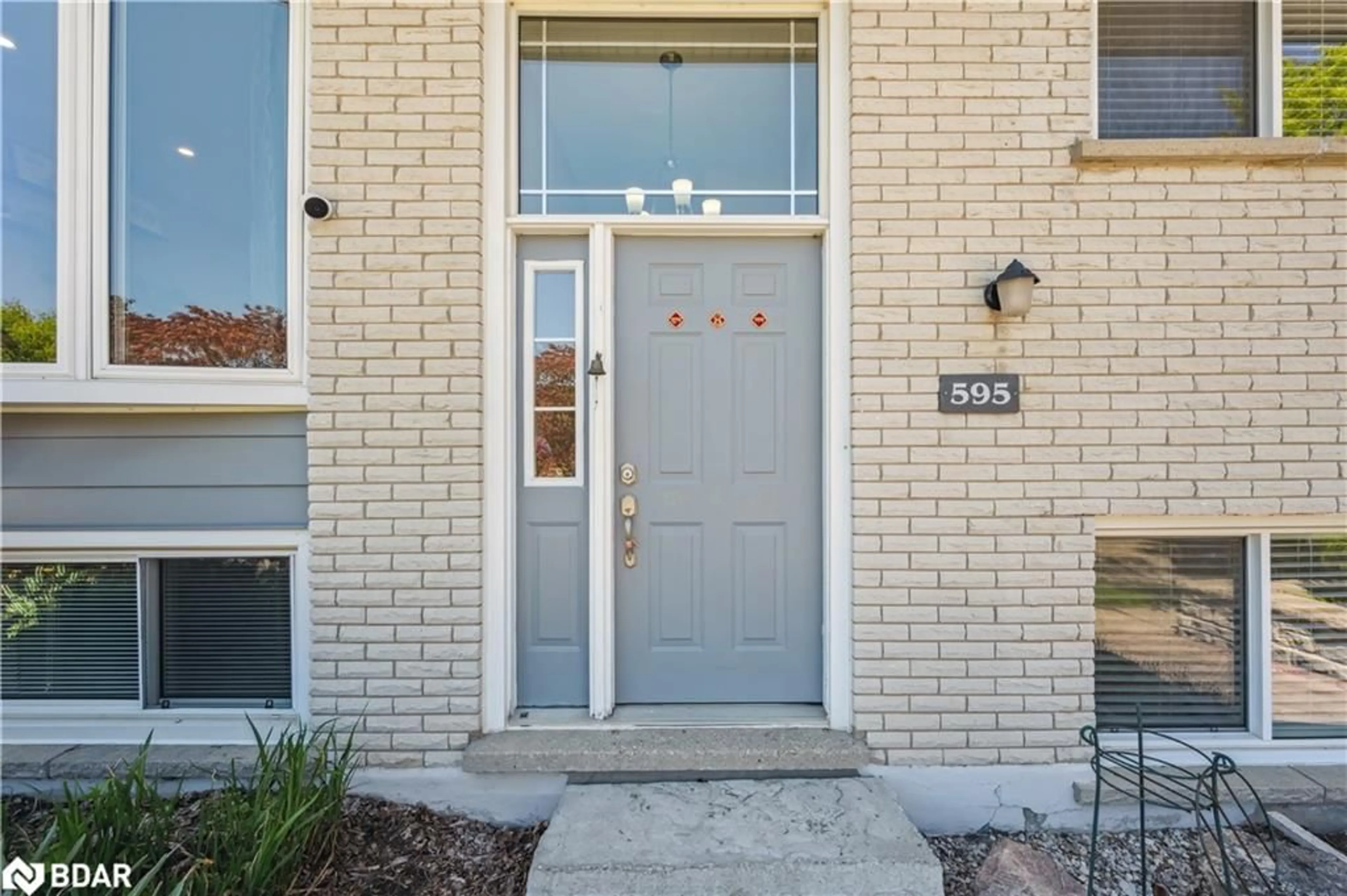 Indoor entryway for 595 Northgate Ave, Waterloo Ontario N2L 4R1