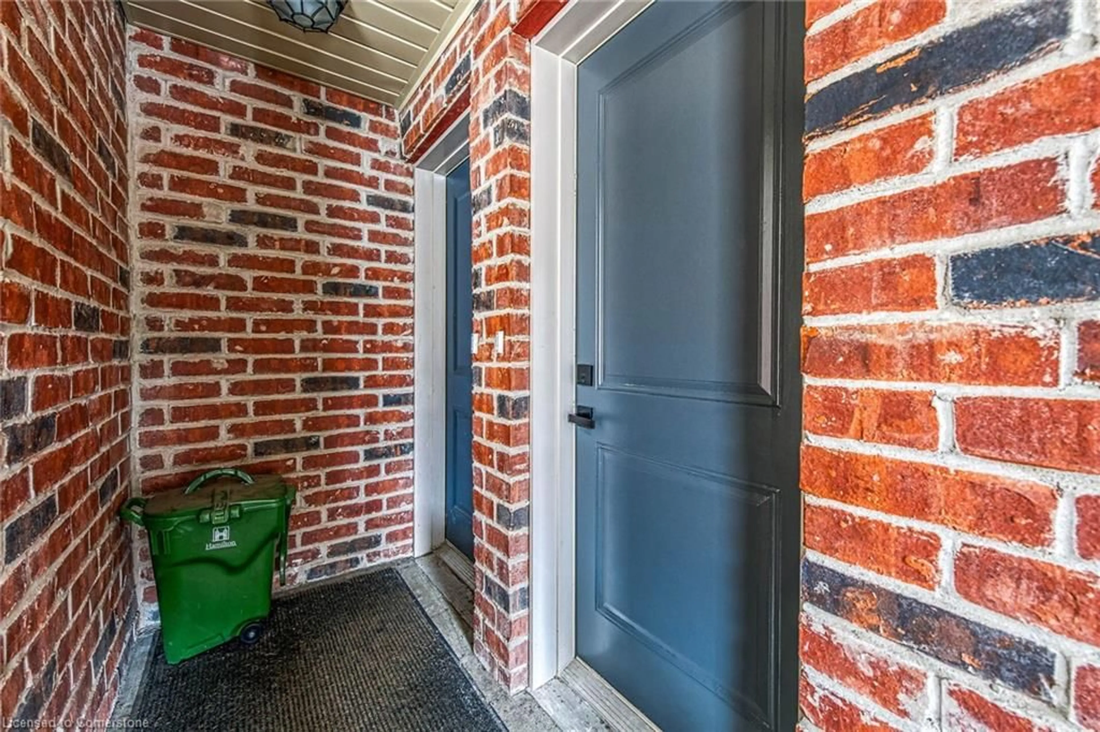 Indoor entryway for 87 Young St, Hamilton Ontario L8N 1V4