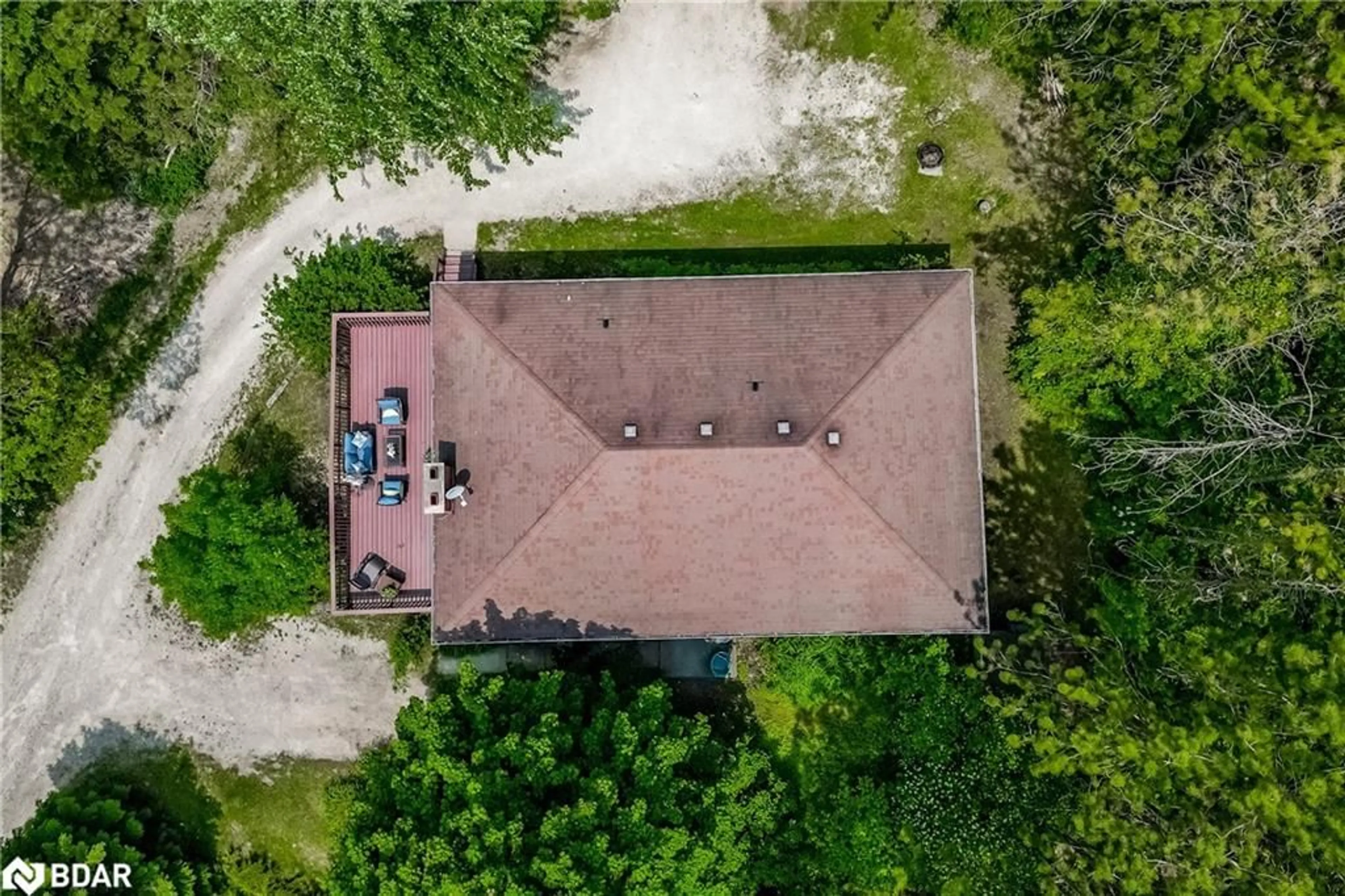 A pic from outside/outdoor area/front of a property/back of a property/a pic from drone, building for 5205 10th Sideroad Sideroad, Innisfil Ontario L0L 1L0