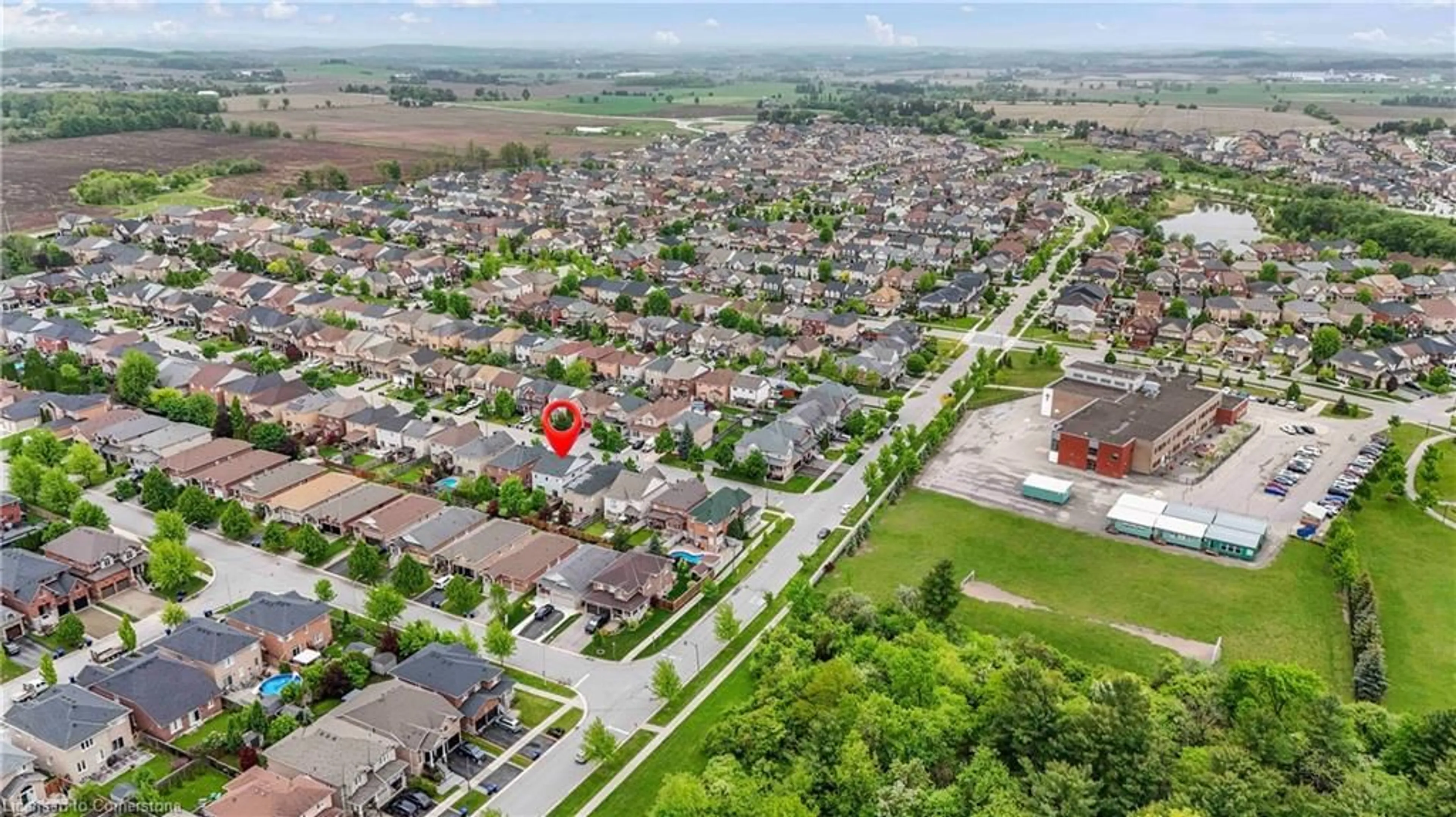 A pic from outside/outdoor area/front of a property/back of a property/a pic from drone, street for 9 Booth St, Bradford Ontario L3Z 0A3