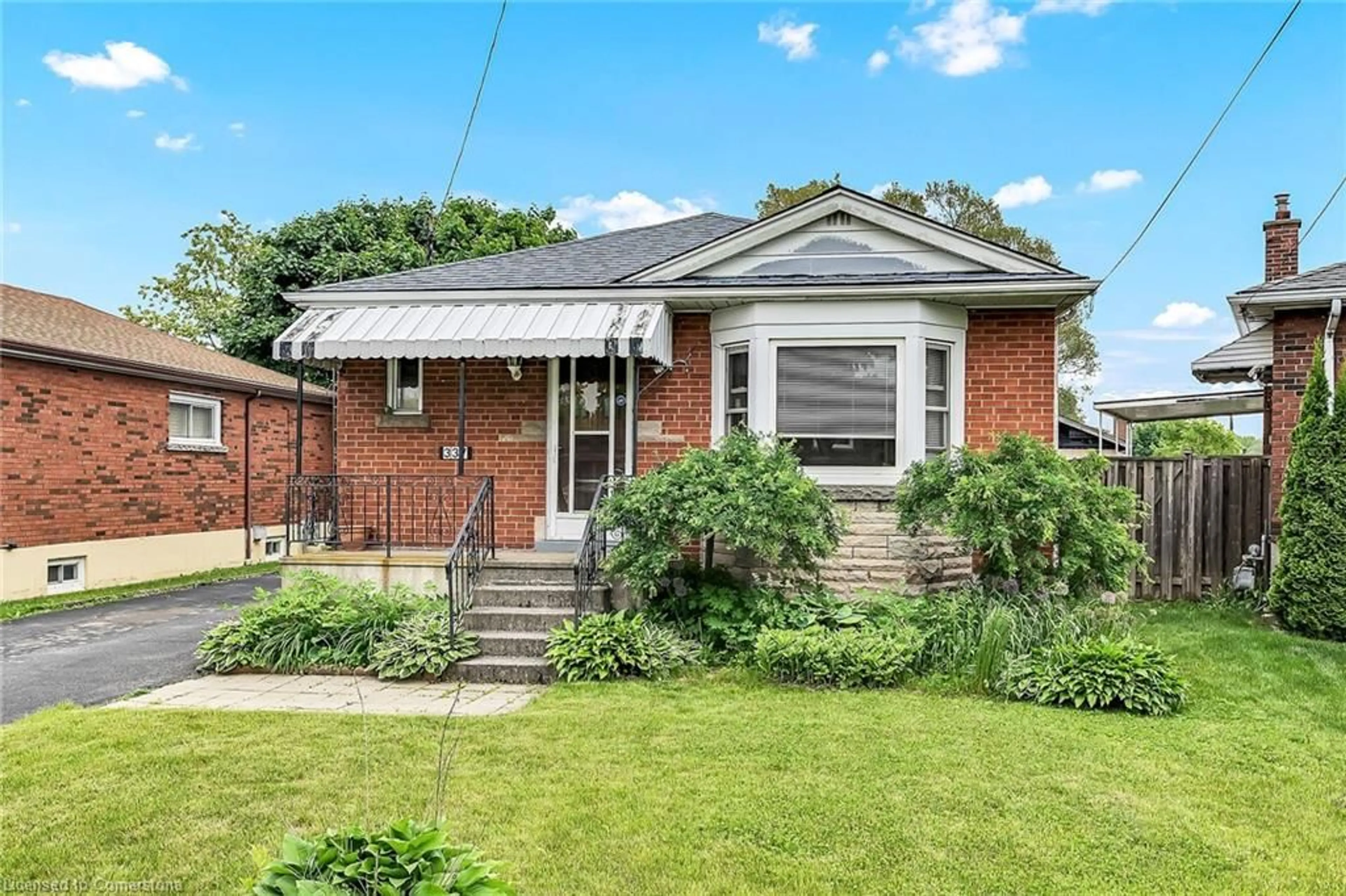 Home with brick exterior material, street for 337 East 33rd St, Hamilton Ontario L8V 3T9