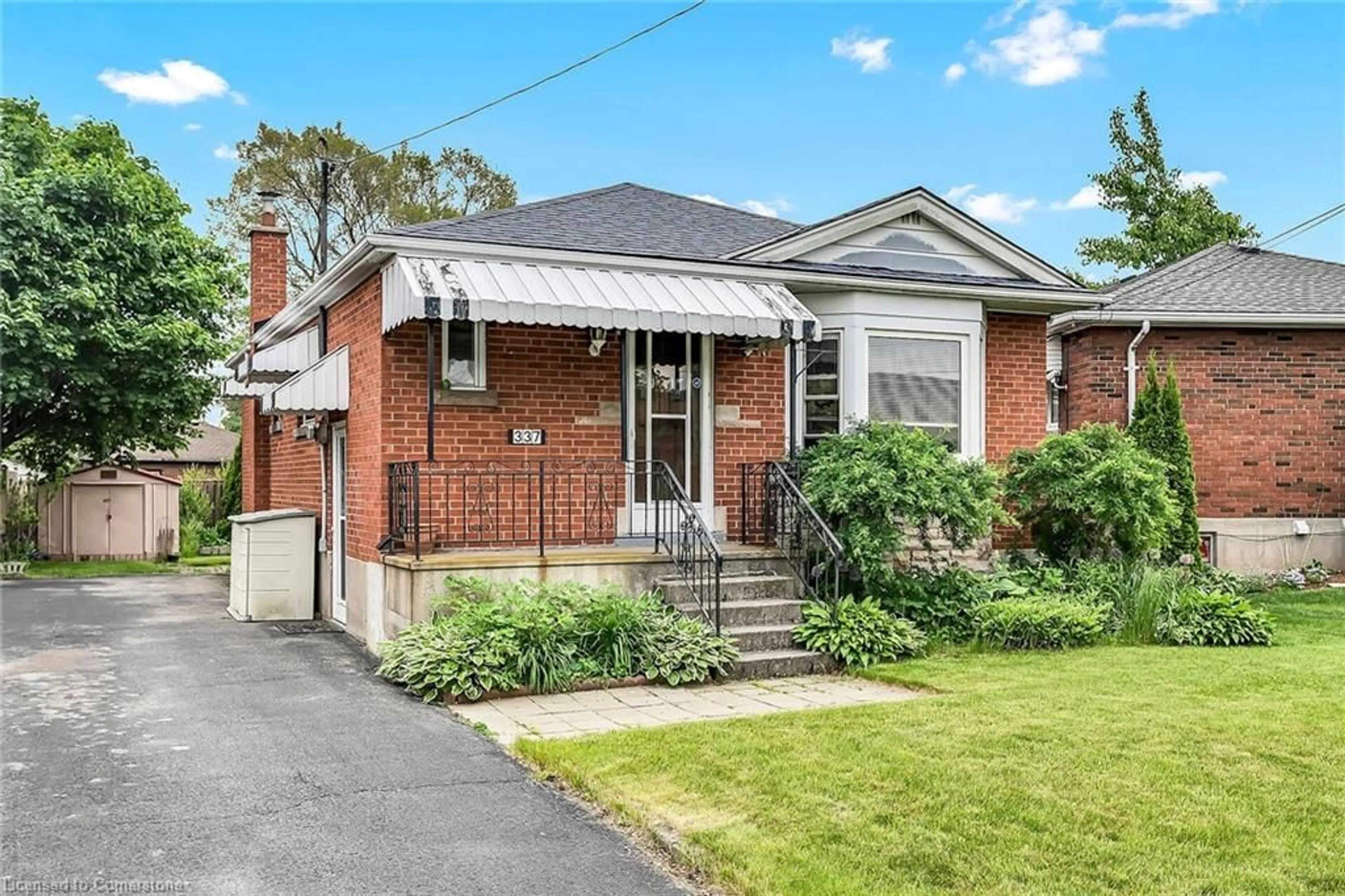 Home with brick exterior material, street for 337 East 33rd St, Hamilton Ontario L8V 3T9