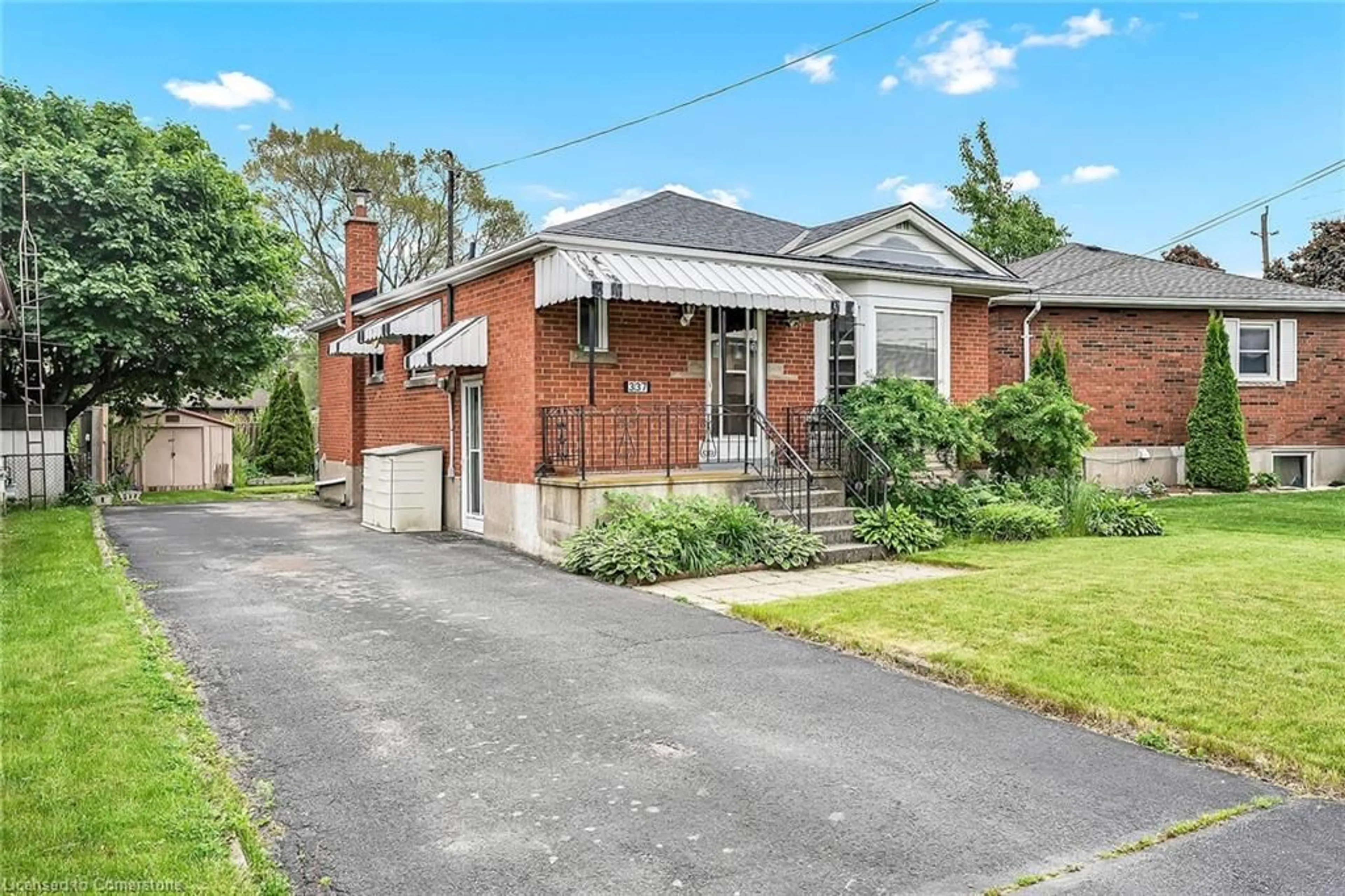 Home with brick exterior material, street for 337 East 33rd St, Hamilton Ontario L8V 3T9