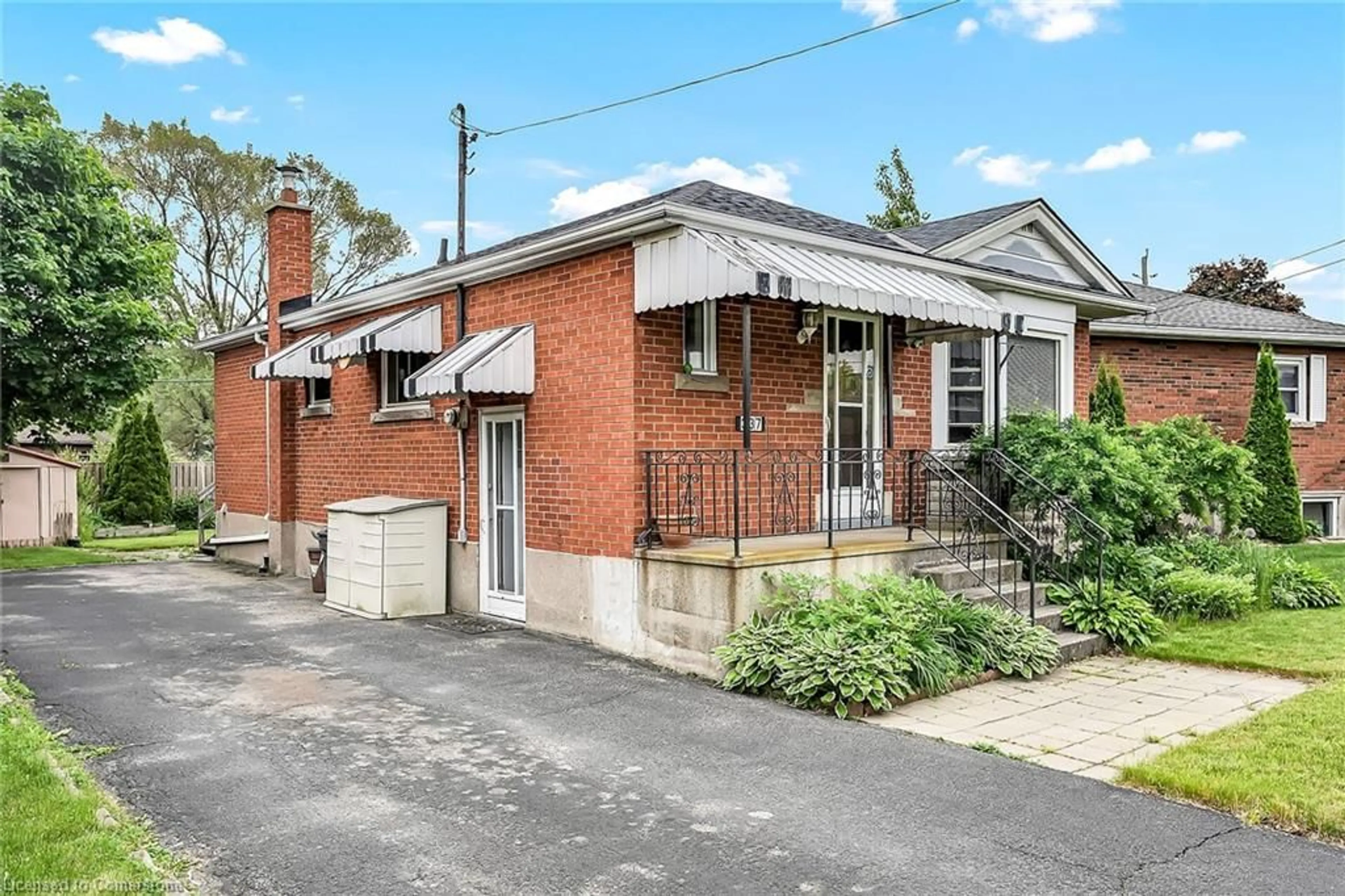 Home with brick exterior material, street for 337 East 33rd St, Hamilton Ontario L8V 3T9