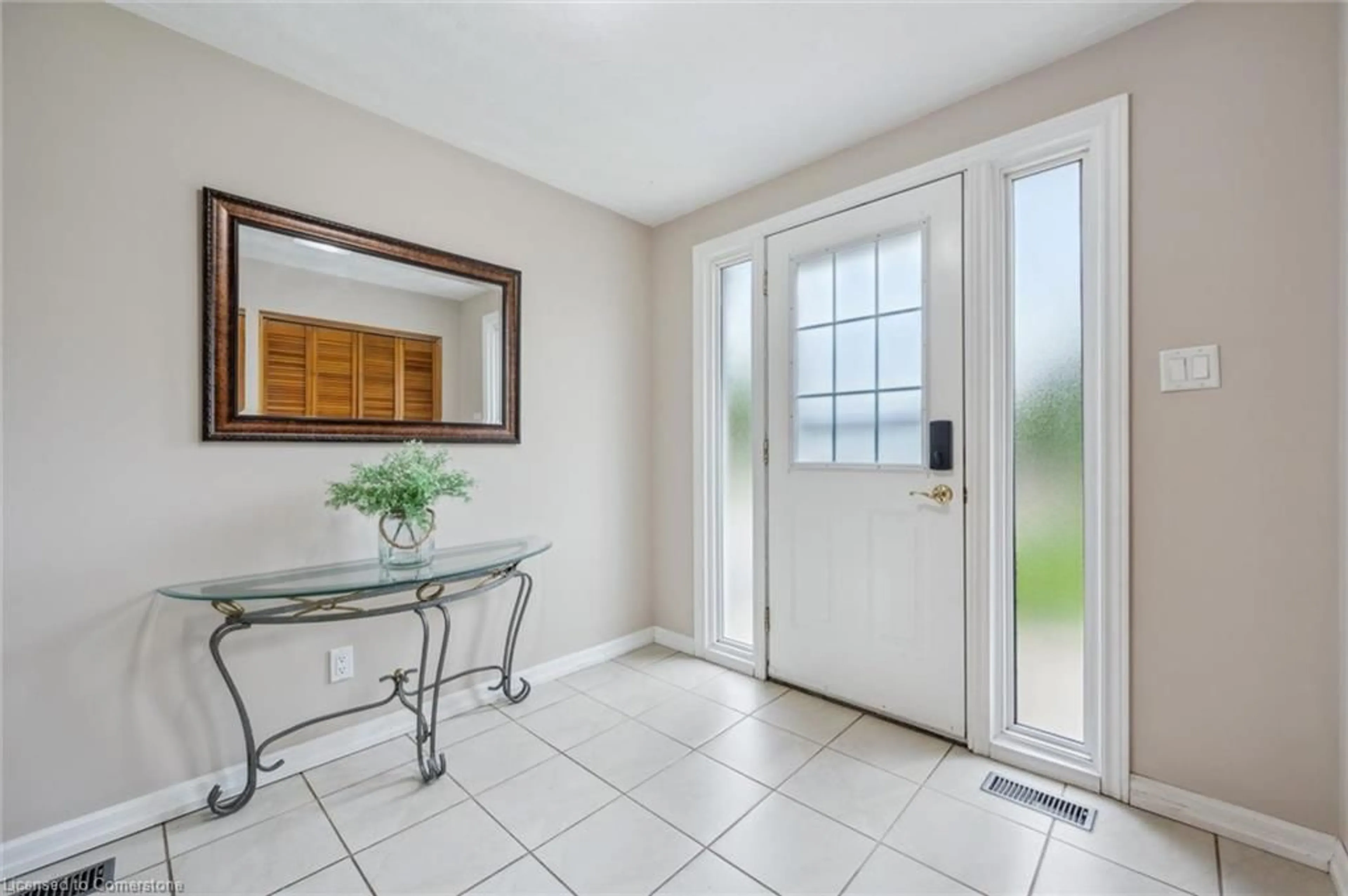 Indoor entryway for 374 Fischer Hallman Rd, Kitchener Ontario N2M 4Y1