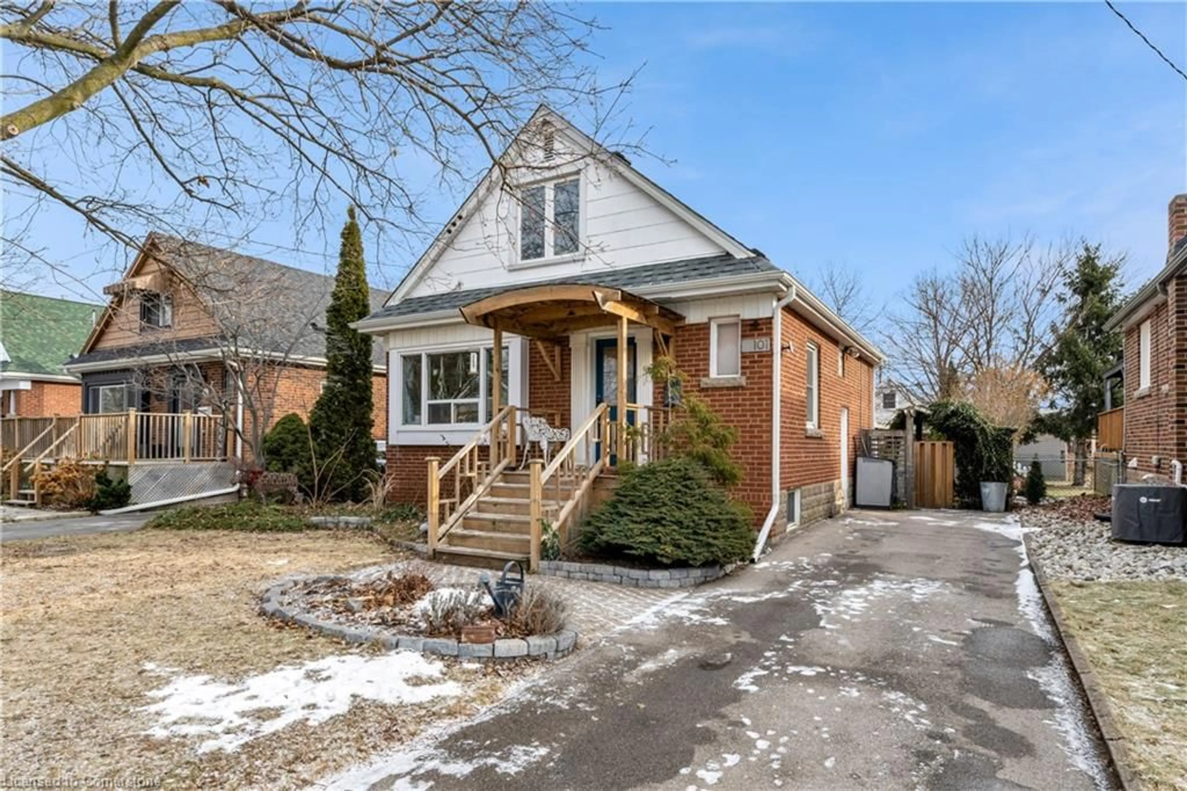Home with brick exterior material, street for 101 Erin Ave, Hamilton Ontario L8K 4W1