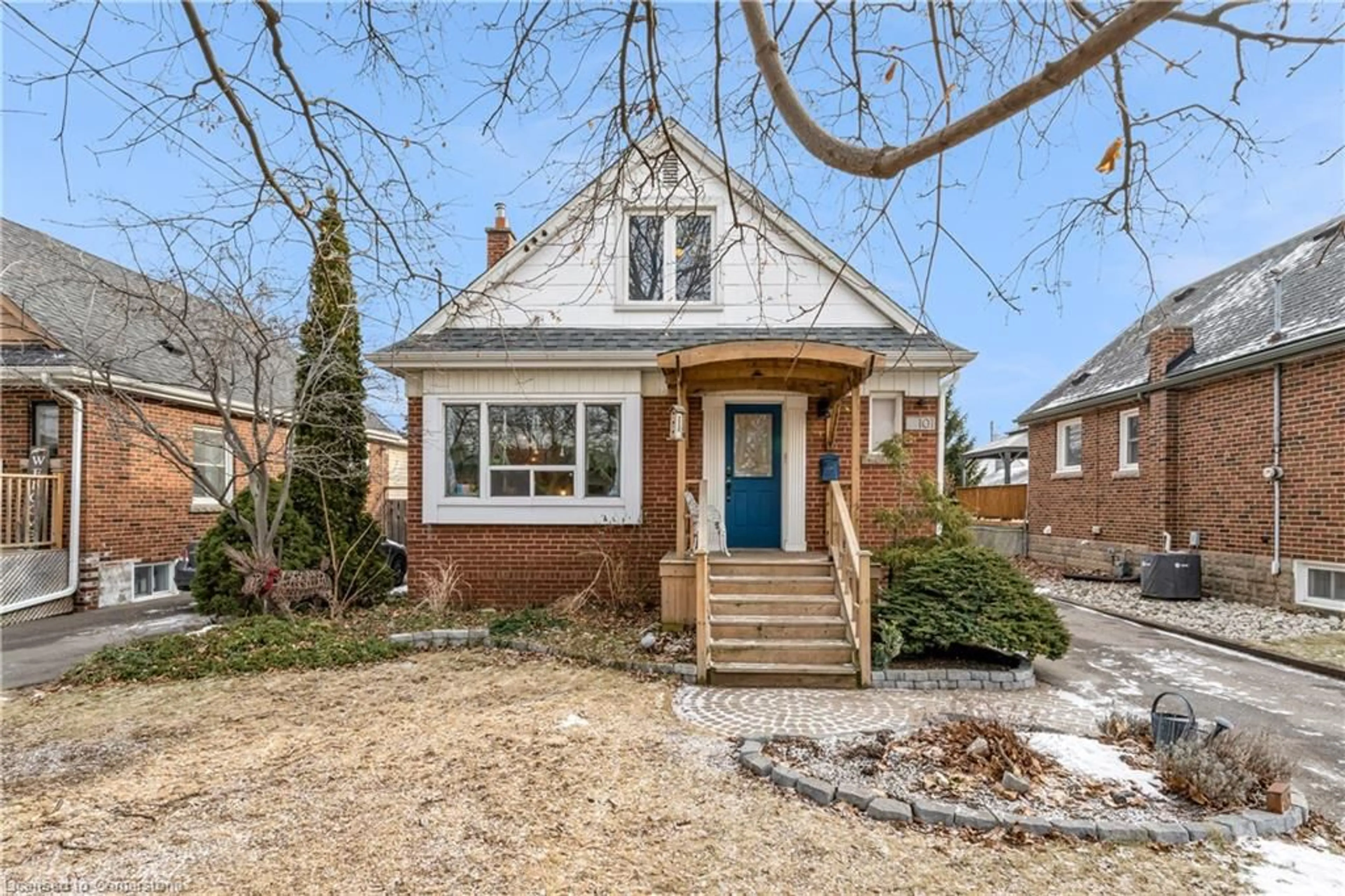 Home with brick exterior material, street for 101 Erin Ave, Hamilton Ontario L8K 4W1
