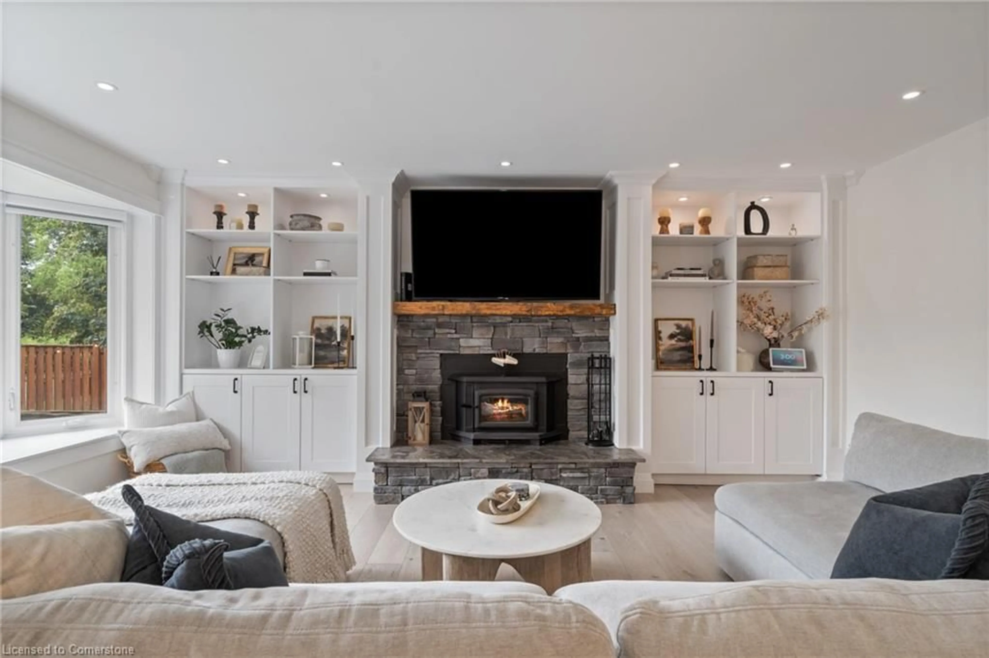 Living room with furniture, ceramic/tile floor for 7 Carl Cres, Waterdown Ontario L0R 2H4