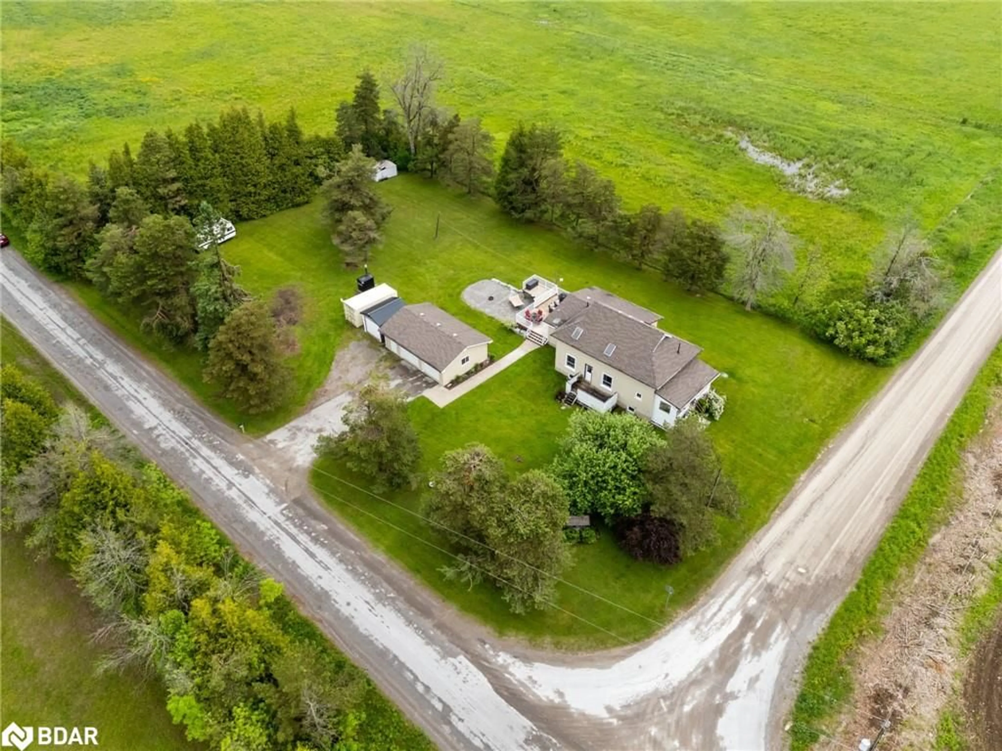 A pic from outside/outdoor area/front of a property/back of a property/a pic from drone, building for 1320 Heights Rd, Lindsay Ontario K9V 4R3