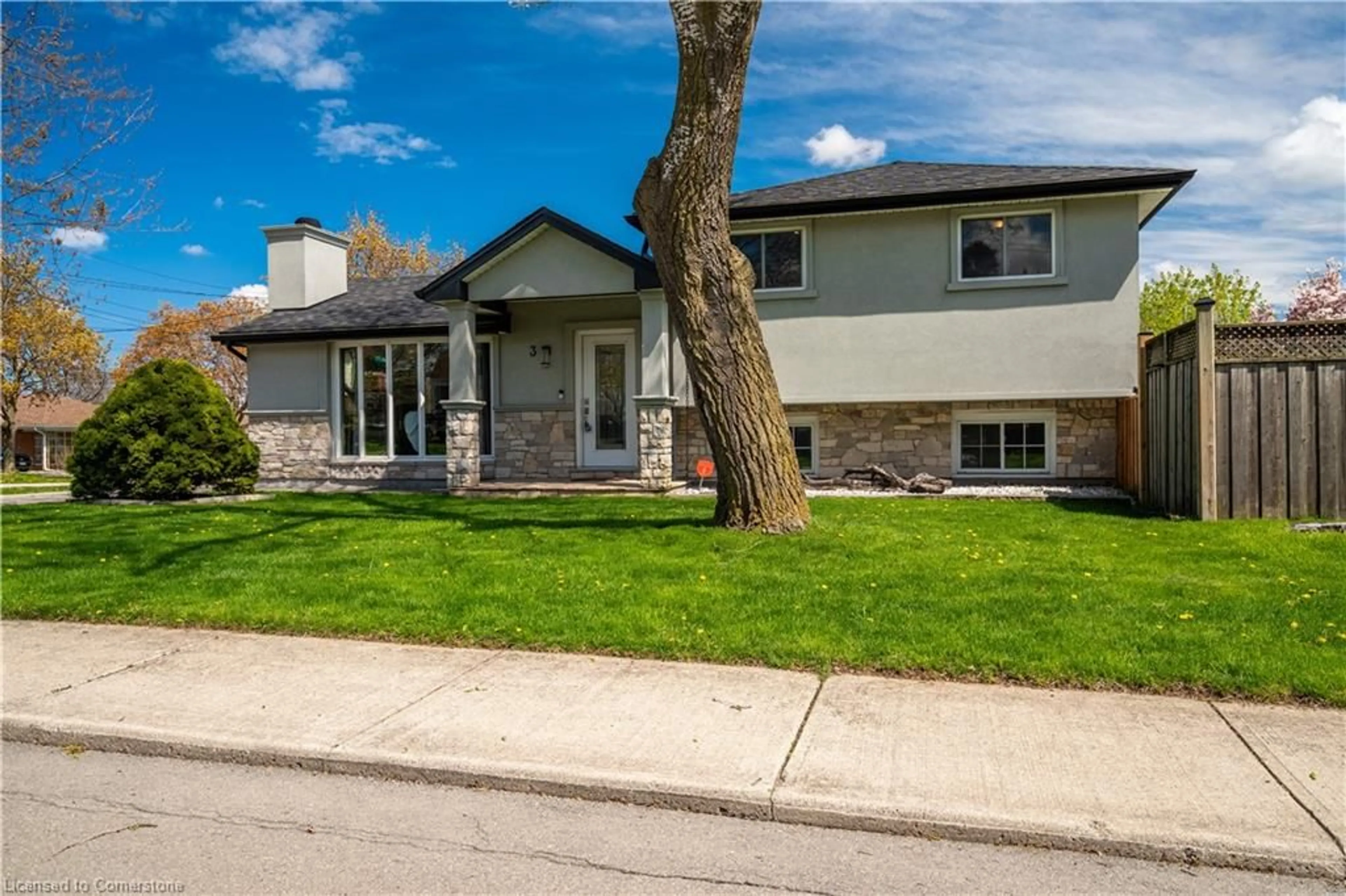Home with vinyl exterior material, street for 3 Banff Dr, Hamilton Ontario L8T 3B6