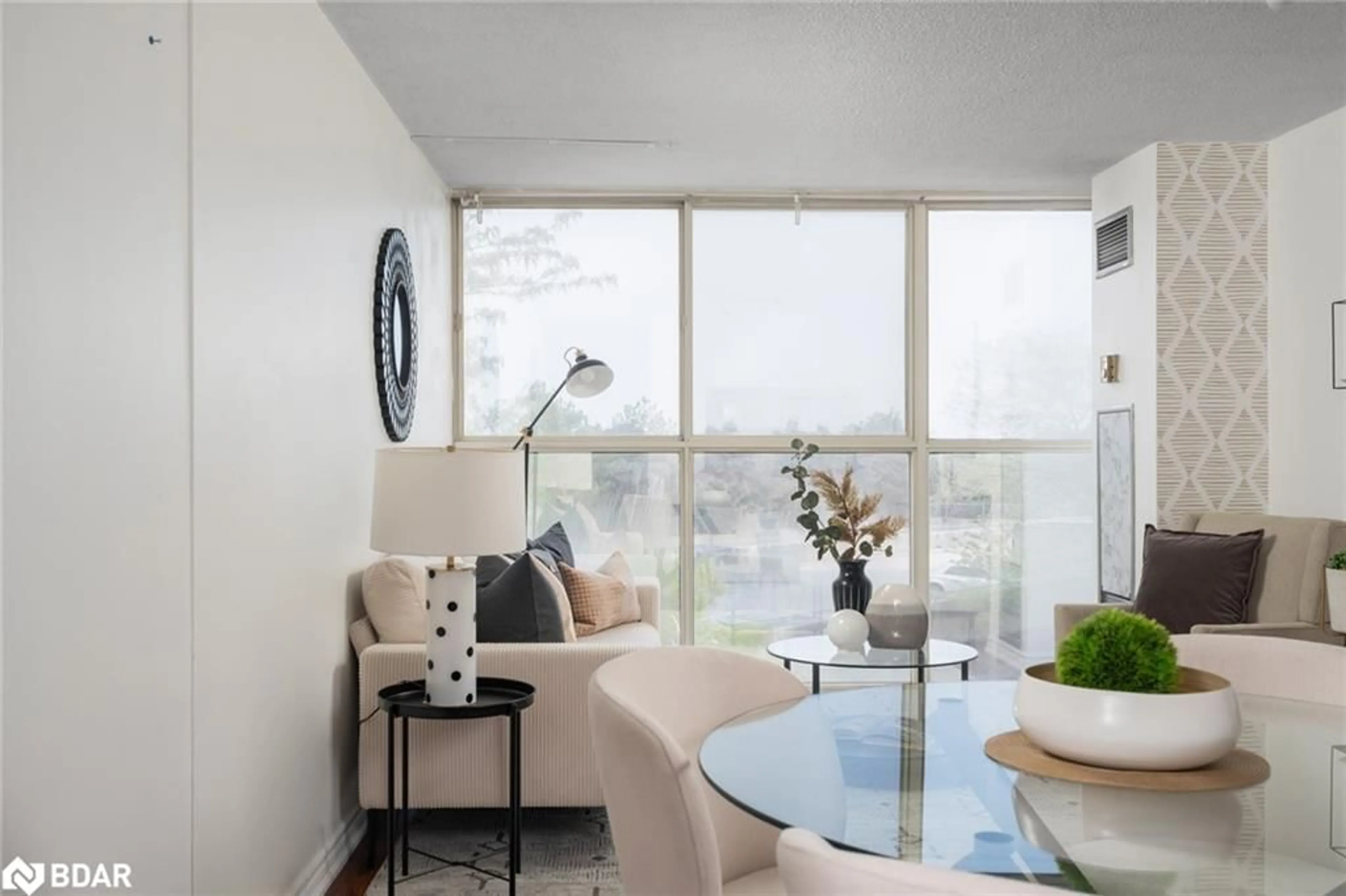 Living room with furniture, unknown for 4205 Shipp Dr, Mississauga Ontario L4Z 2Y9