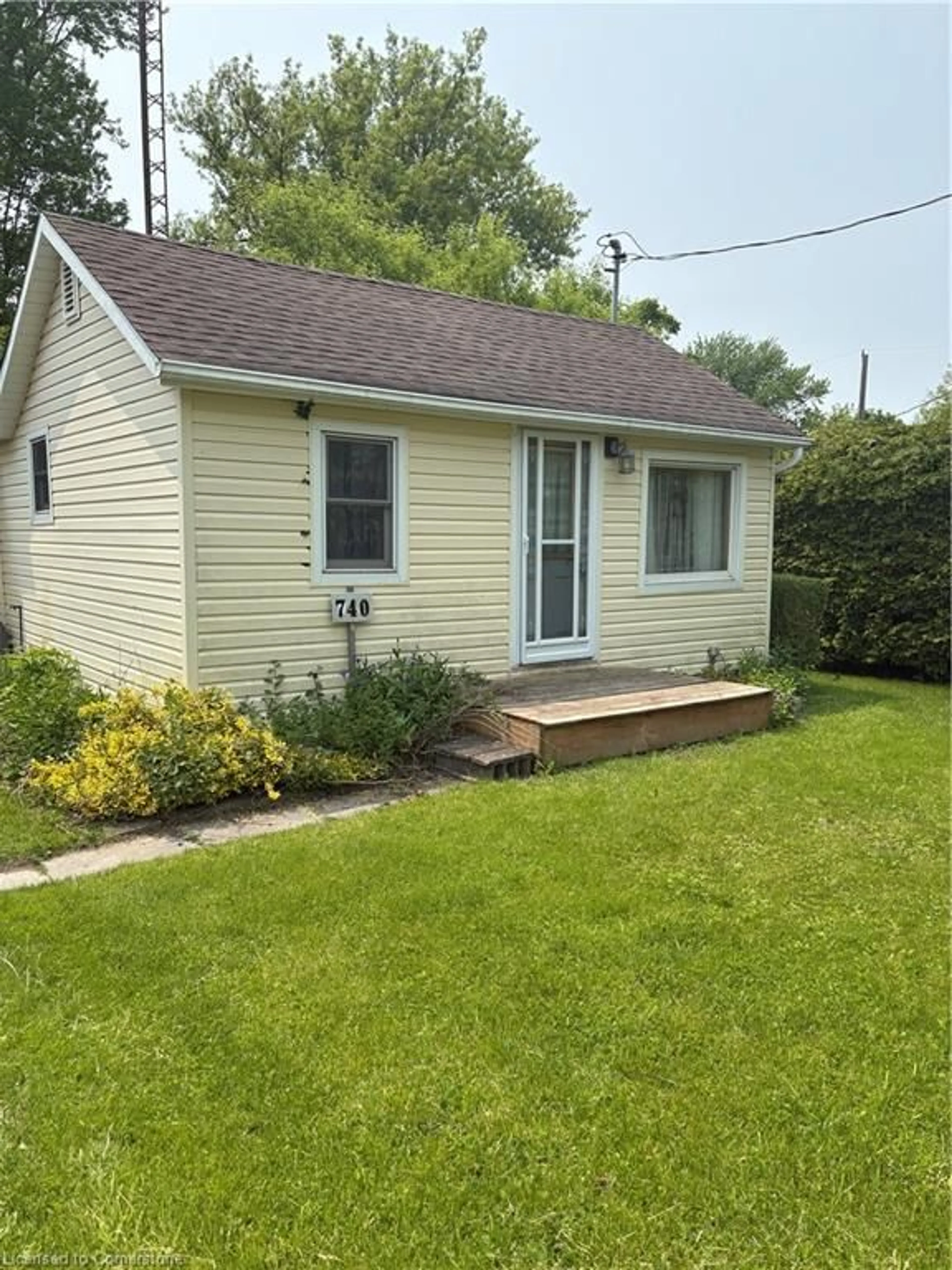 Home with vinyl exterior material, street for 740 Inkerman St, Listowel Ontario N4W 2P2