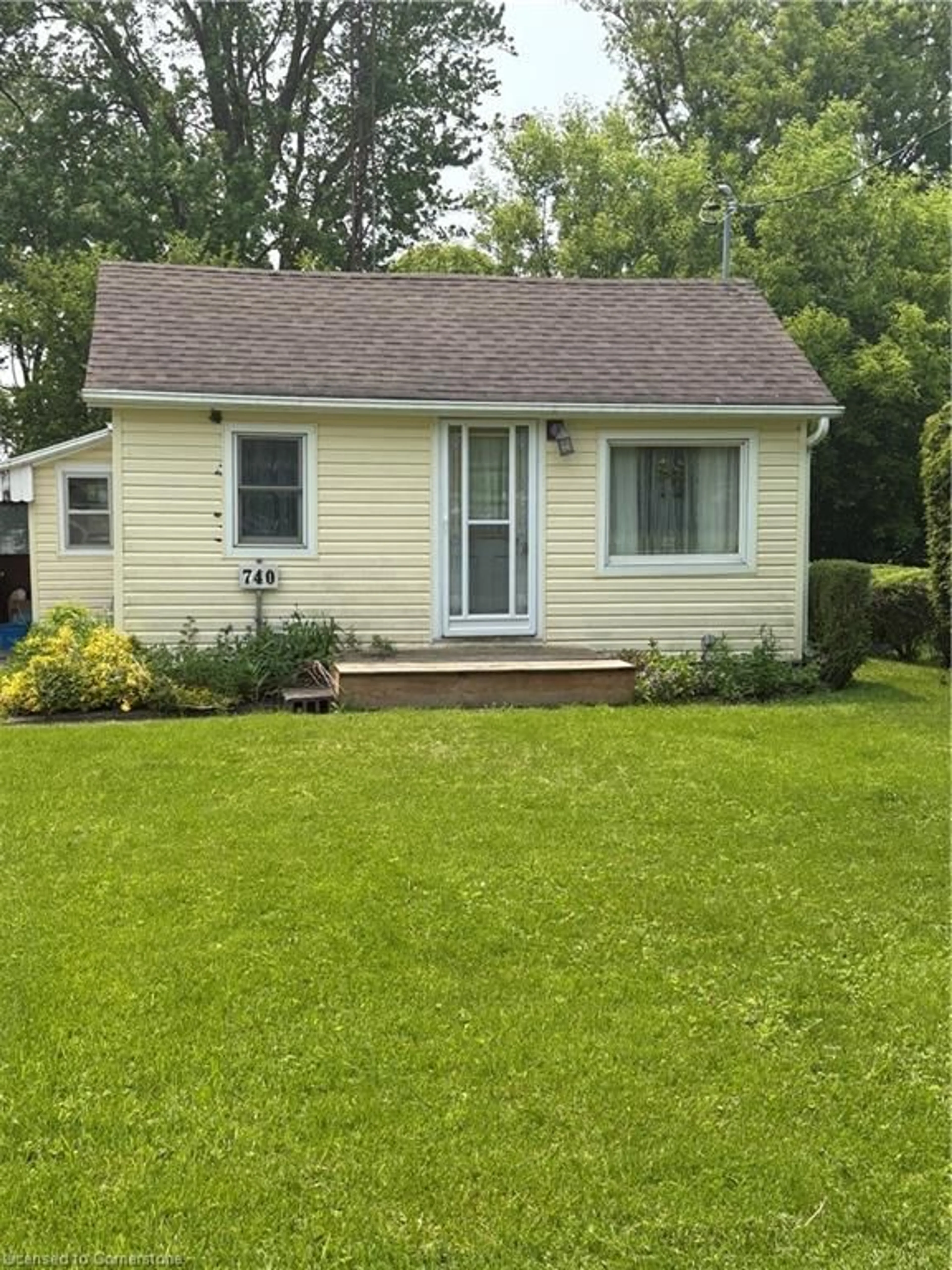 Home with vinyl exterior material, street for 740 Inkerman St, Listowel Ontario N4W 2P2