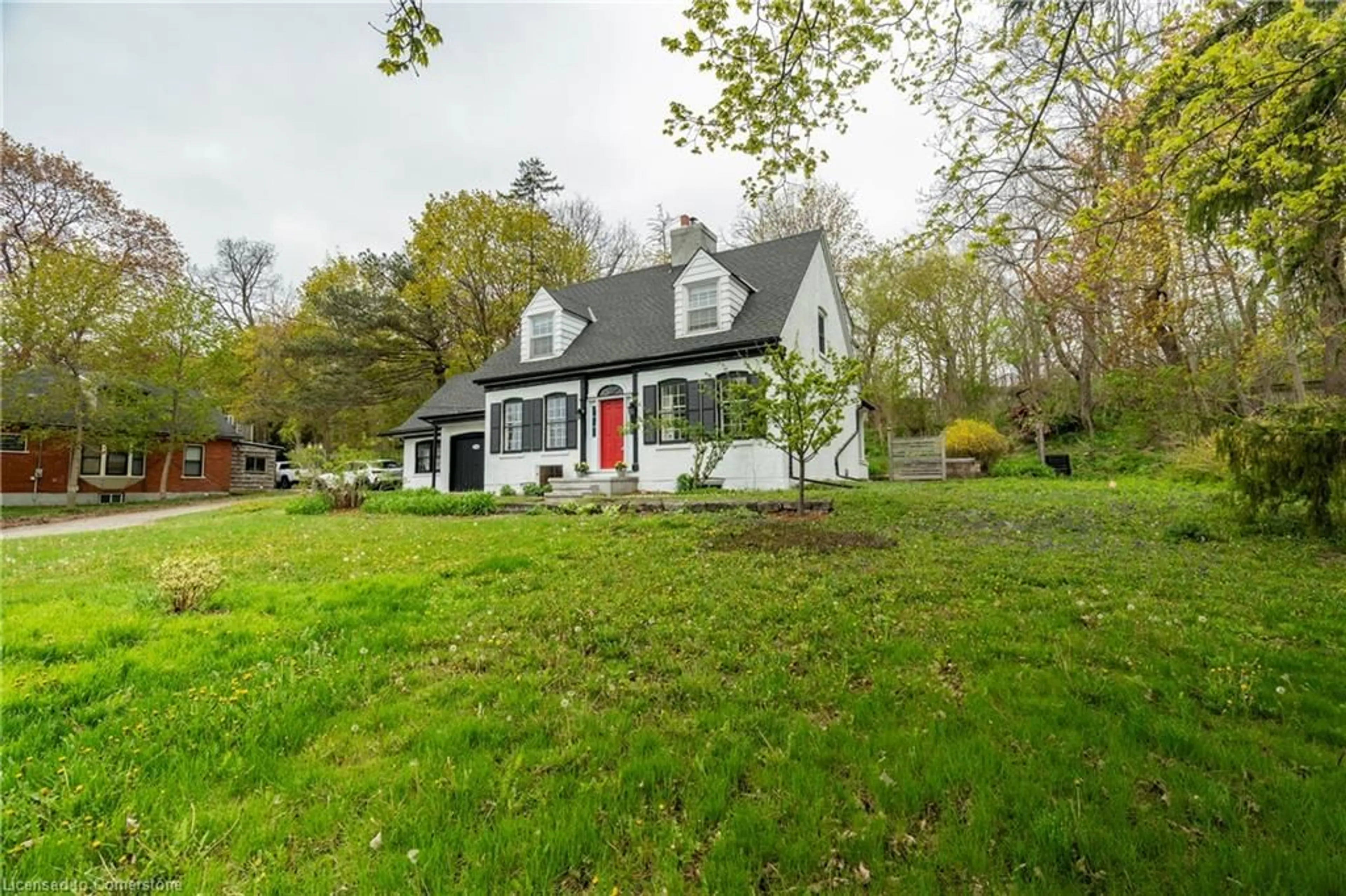 A pic from outside/outdoor area/front of a property/back of a property/a pic from drone, street for 456 Fountain St, Cambridge Ontario N3H 1J3