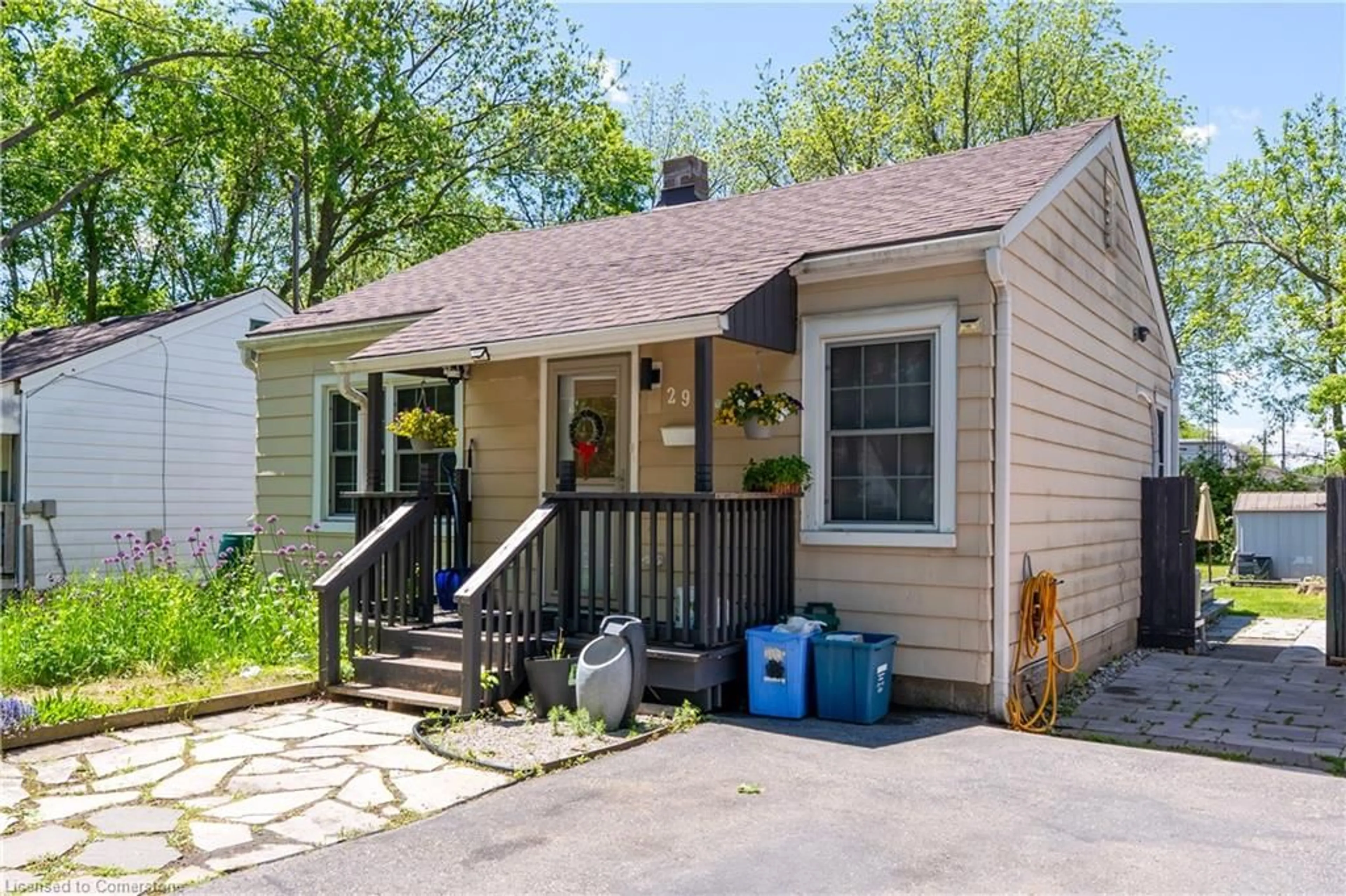 Home with vinyl exterior material, street for 294 Brock St, Brantford Ontario N3S 5X9