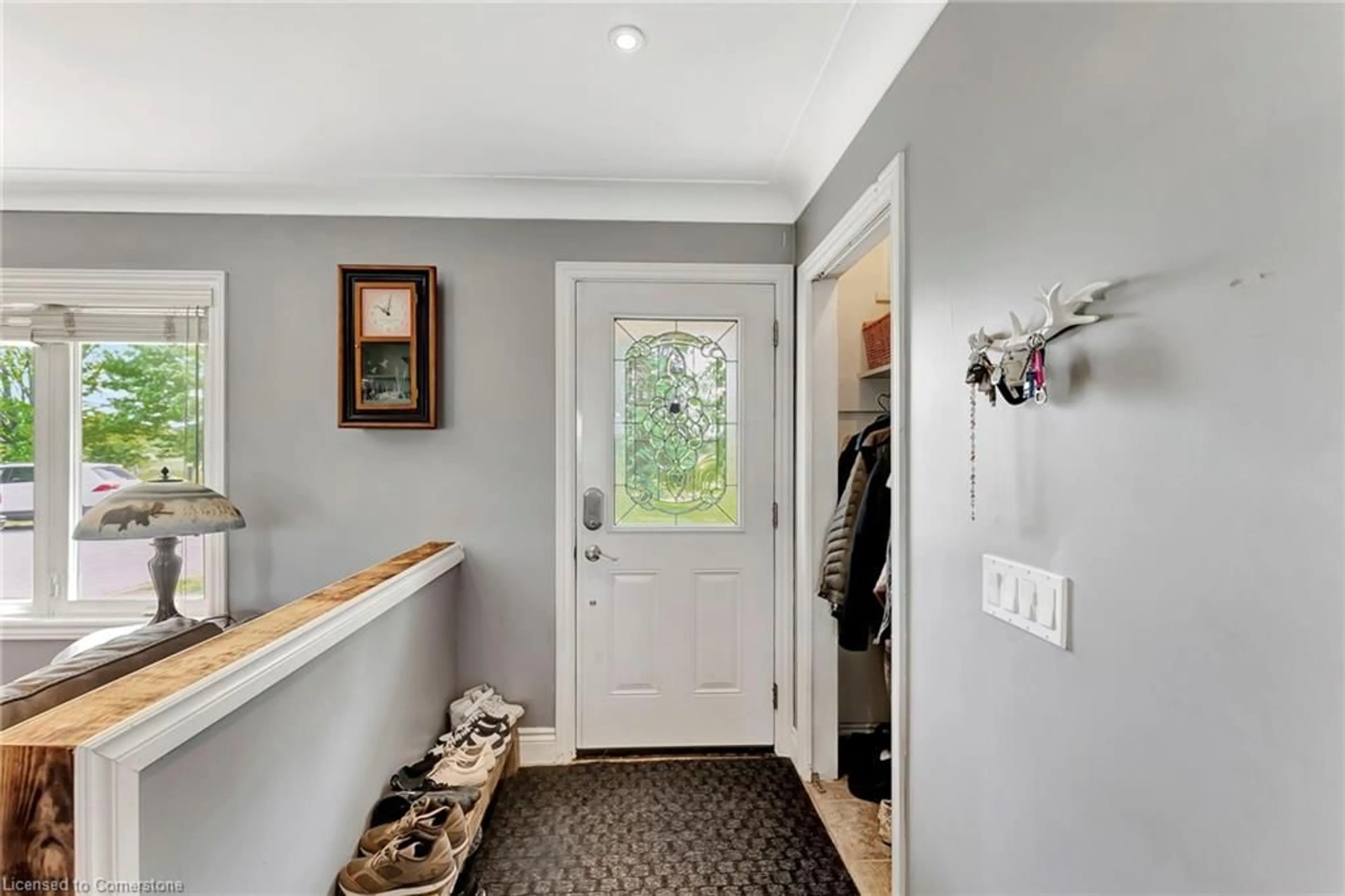 Indoor entryway for 1301 Kohler Rd, Cayuga Ontario N0A 1E0