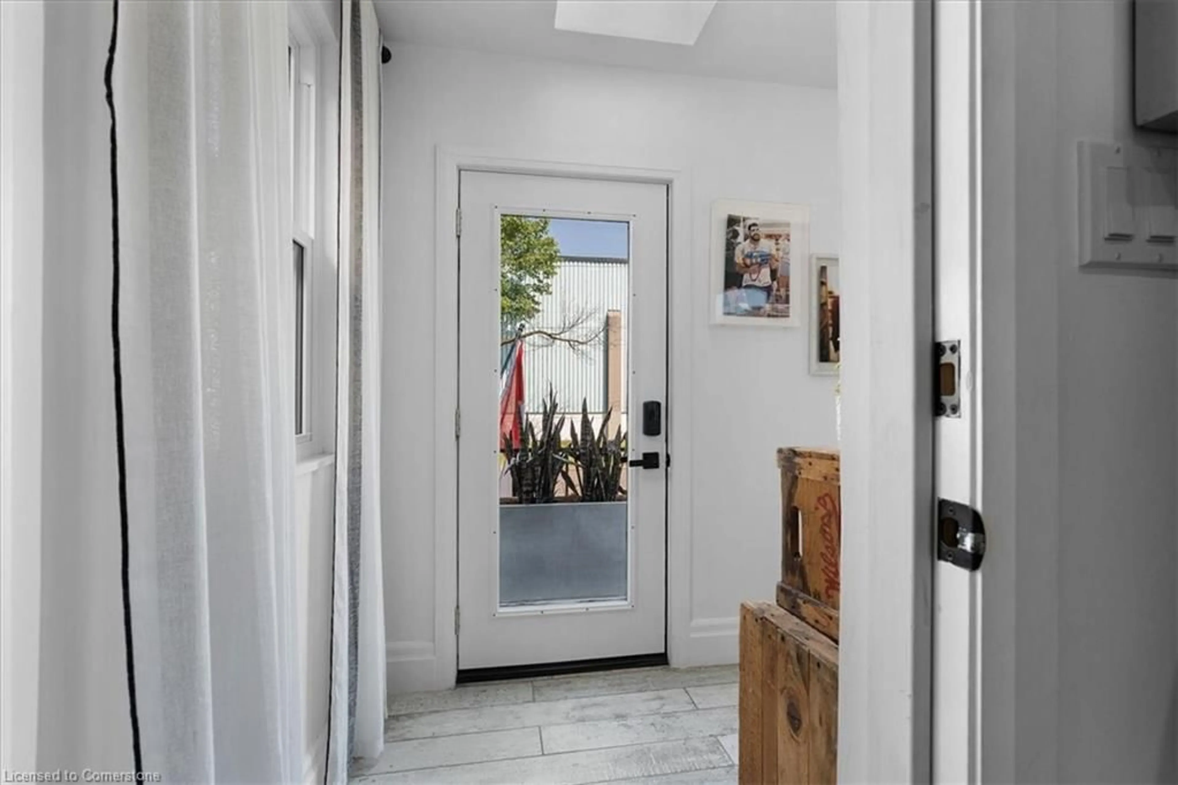 Indoor entryway for 575 Mary St, Hamilton Ontario L8L 4X8