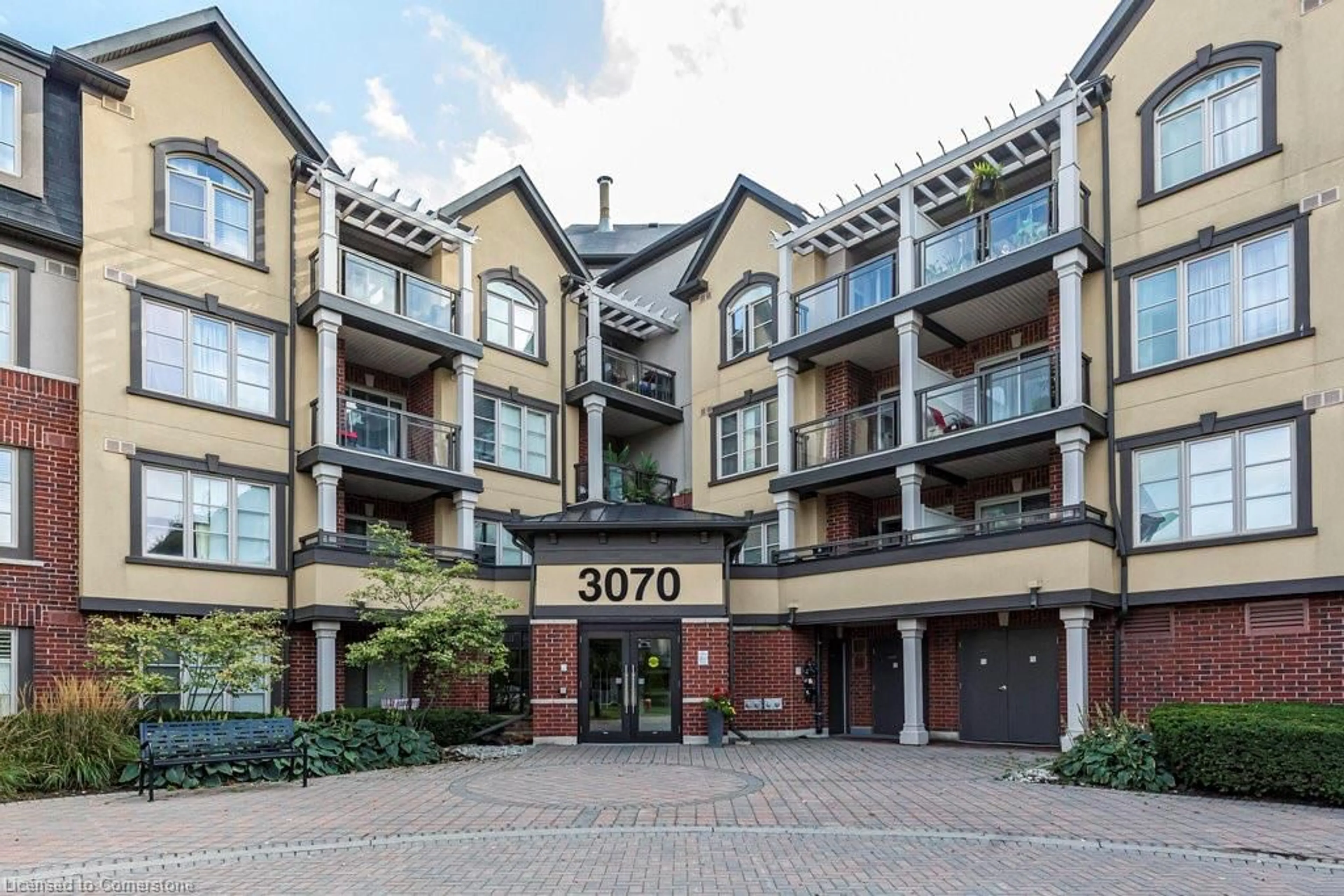 Patio, building for 3070 Rotary Way #401, Burlington Ontario L7M 0H1