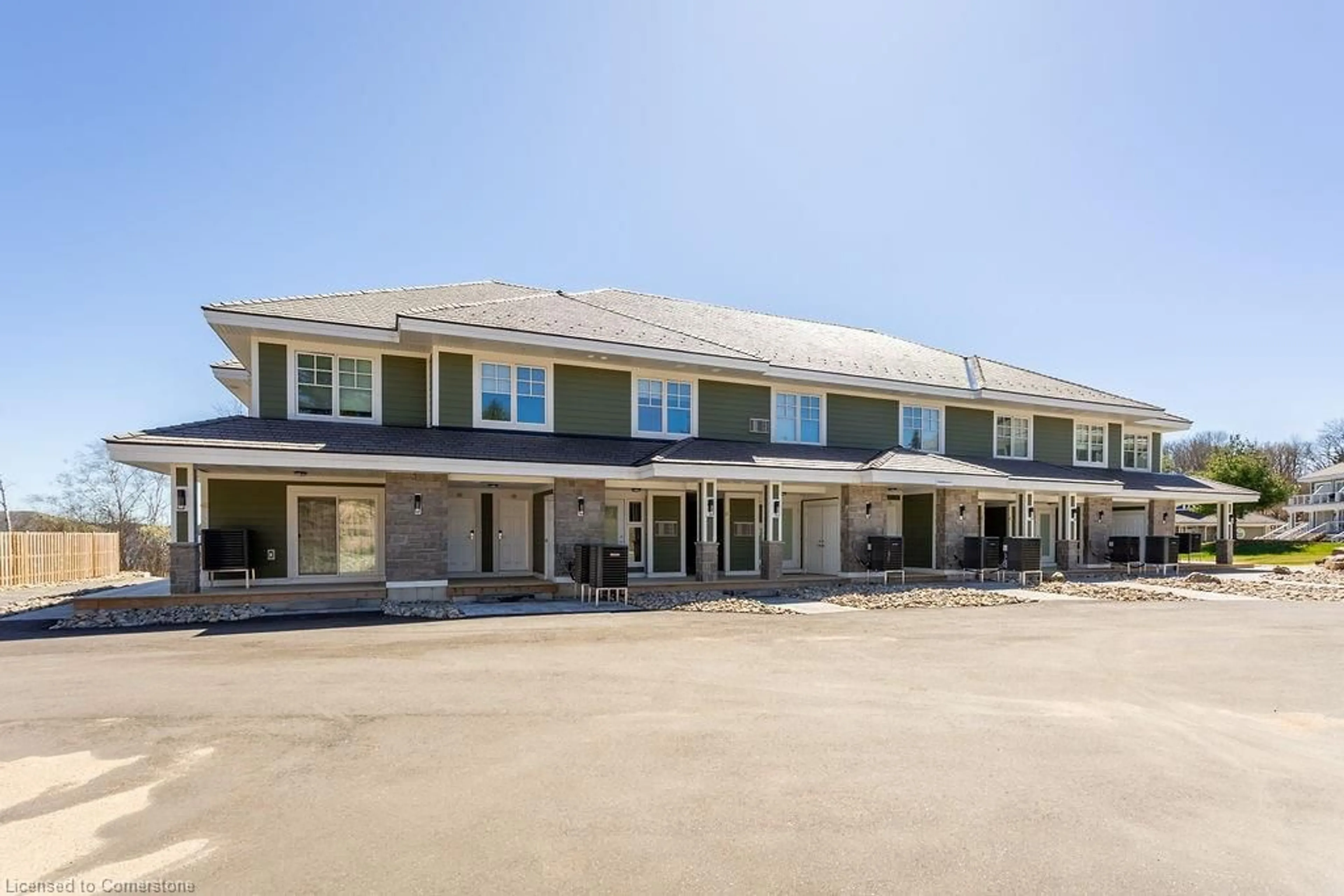 Patio, building for 1869 Muskoka 118 Rd #BTV-105, Bracebridge Ontario P1L 1W8