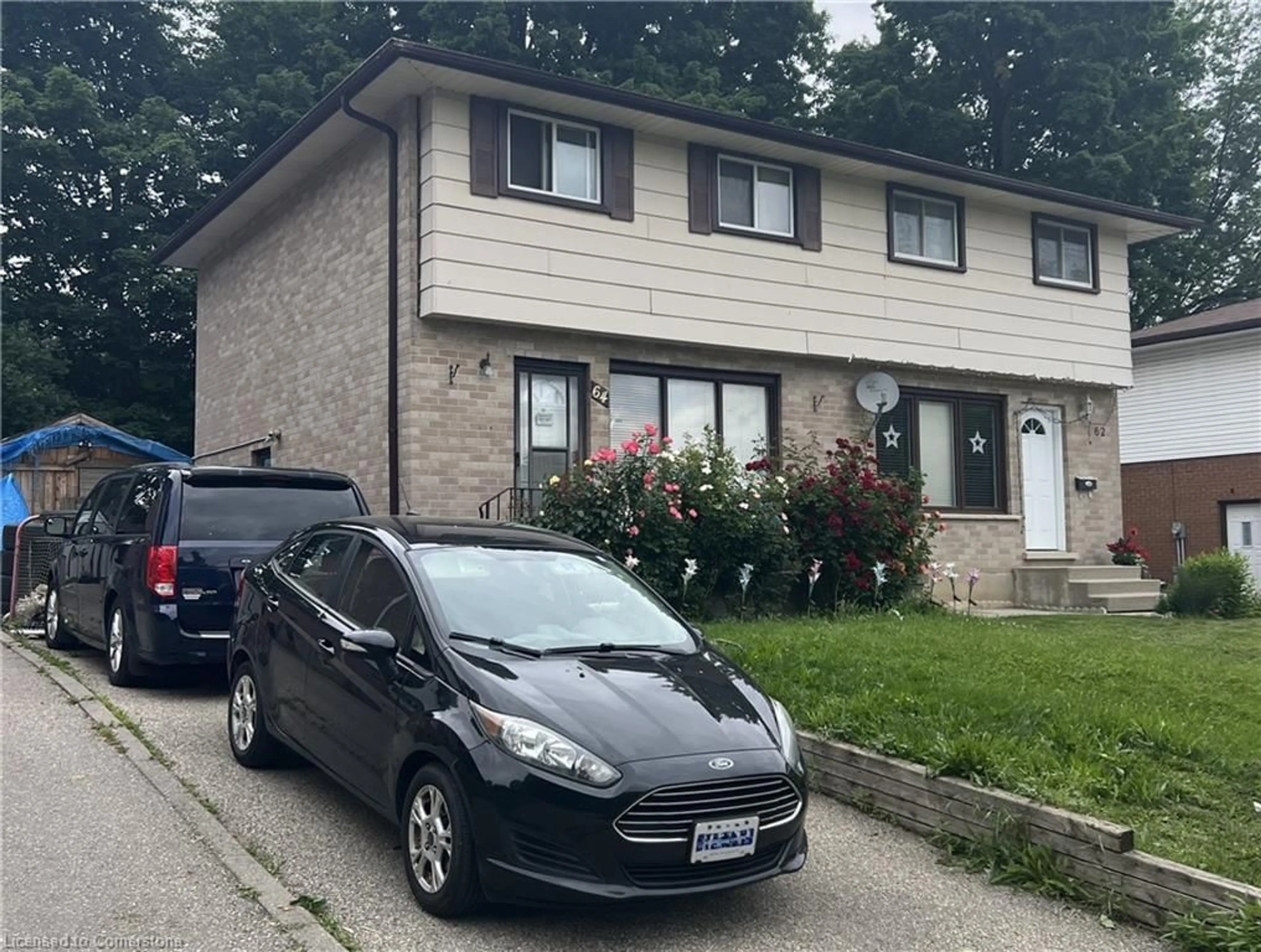 A pic from outside/outdoor area/front of a property/back of a property/a pic from drone, street for 64 Ingleside Dr, Kitchener Ontario N2M 2G8