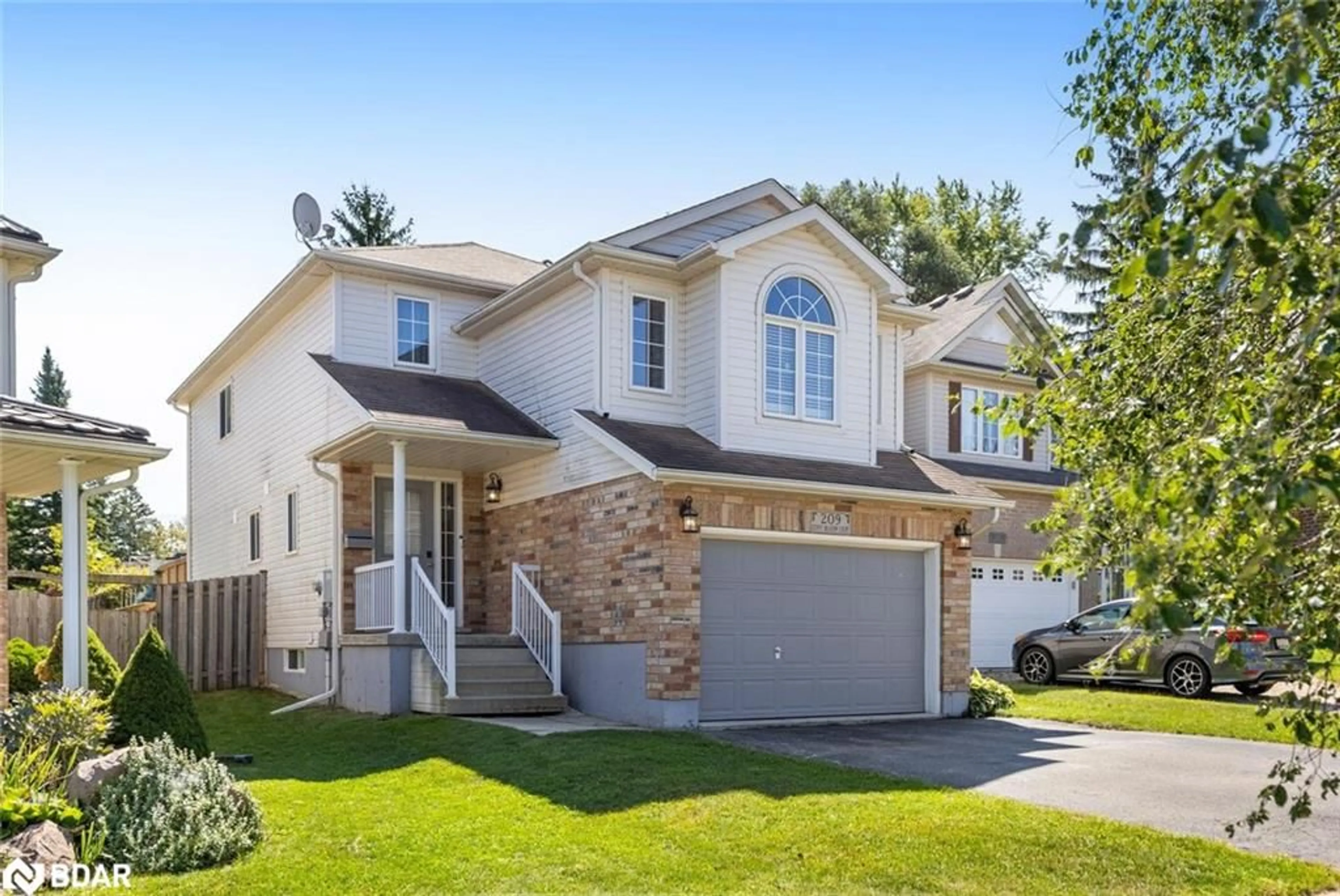 Home with vinyl exterior material, street for 209 Sunny Meadow Crt, Kitchener Ontario N2N 3R3