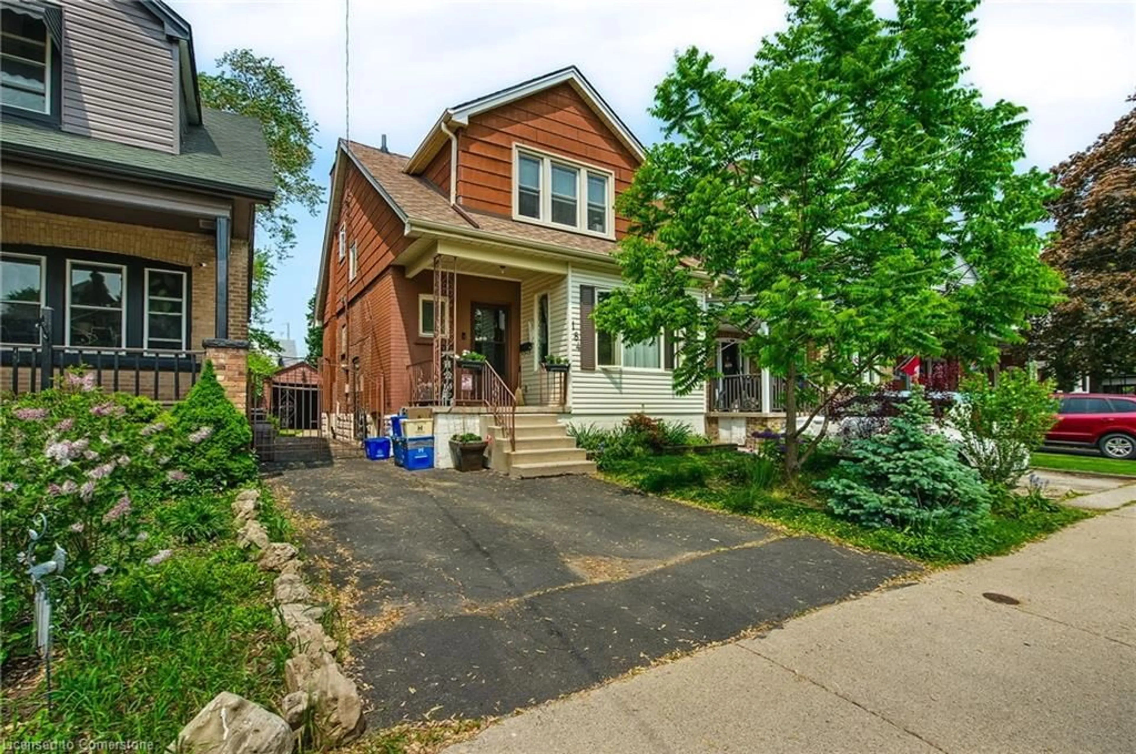 Home with brick exterior material, street for 184 Rosslyn Ave, Hamilton Ontario L8M 3J5