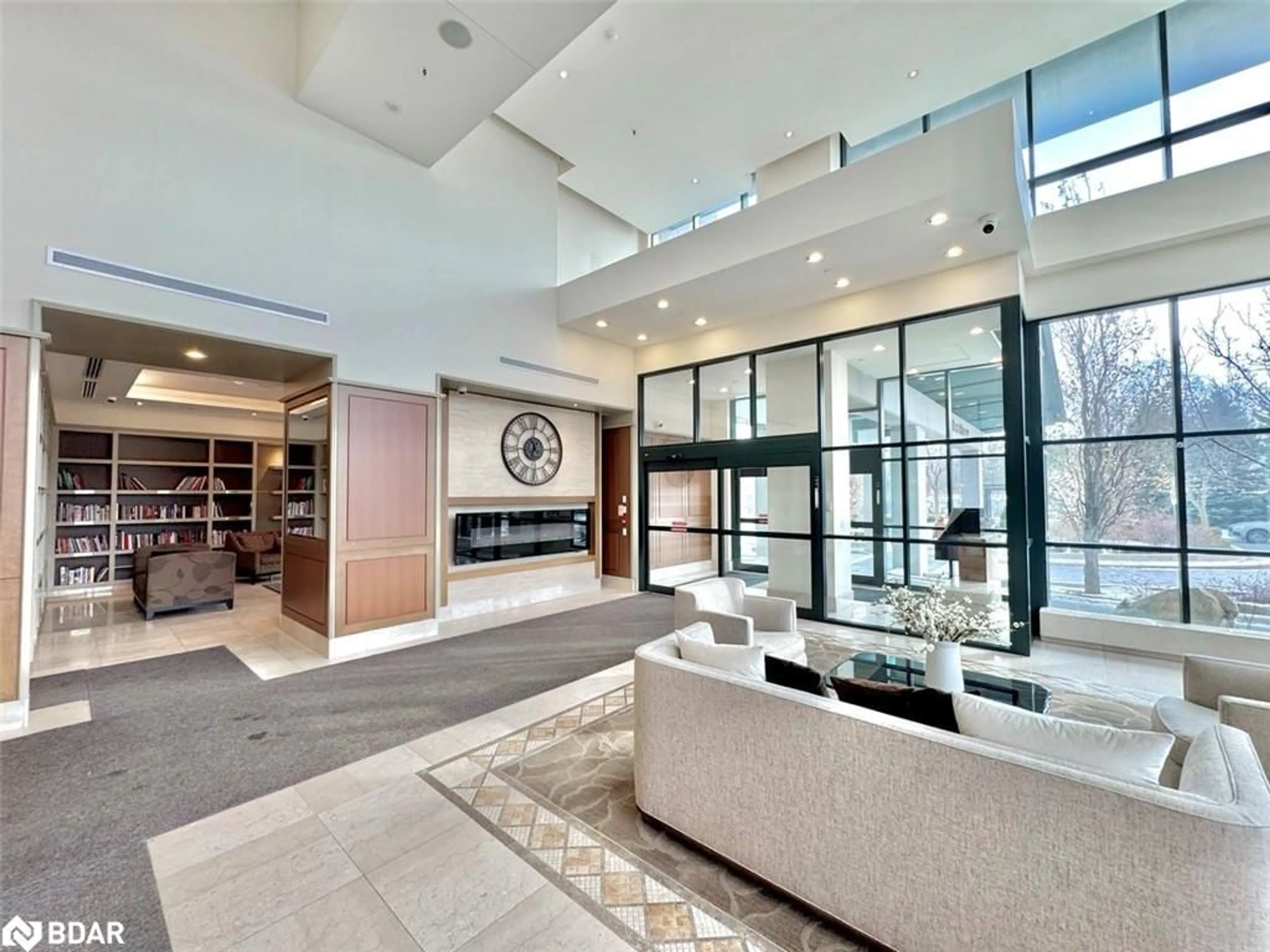 Indoor foyer for 100 John St #403, Peel Ontario L6W 0A8