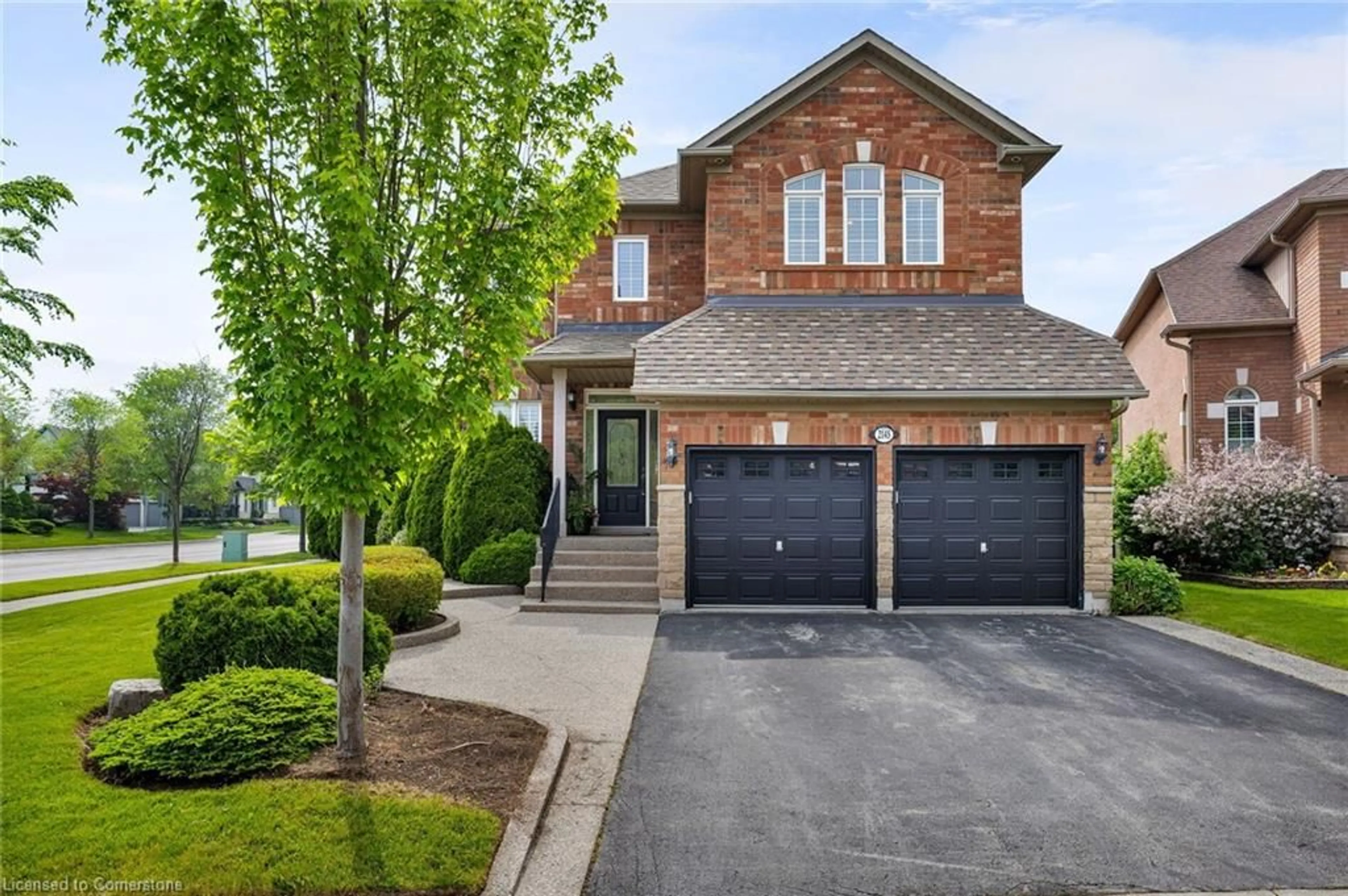 Home with brick exterior material, street for 2145 Woodgate Dr, Oakville Ontario L6M 4E1