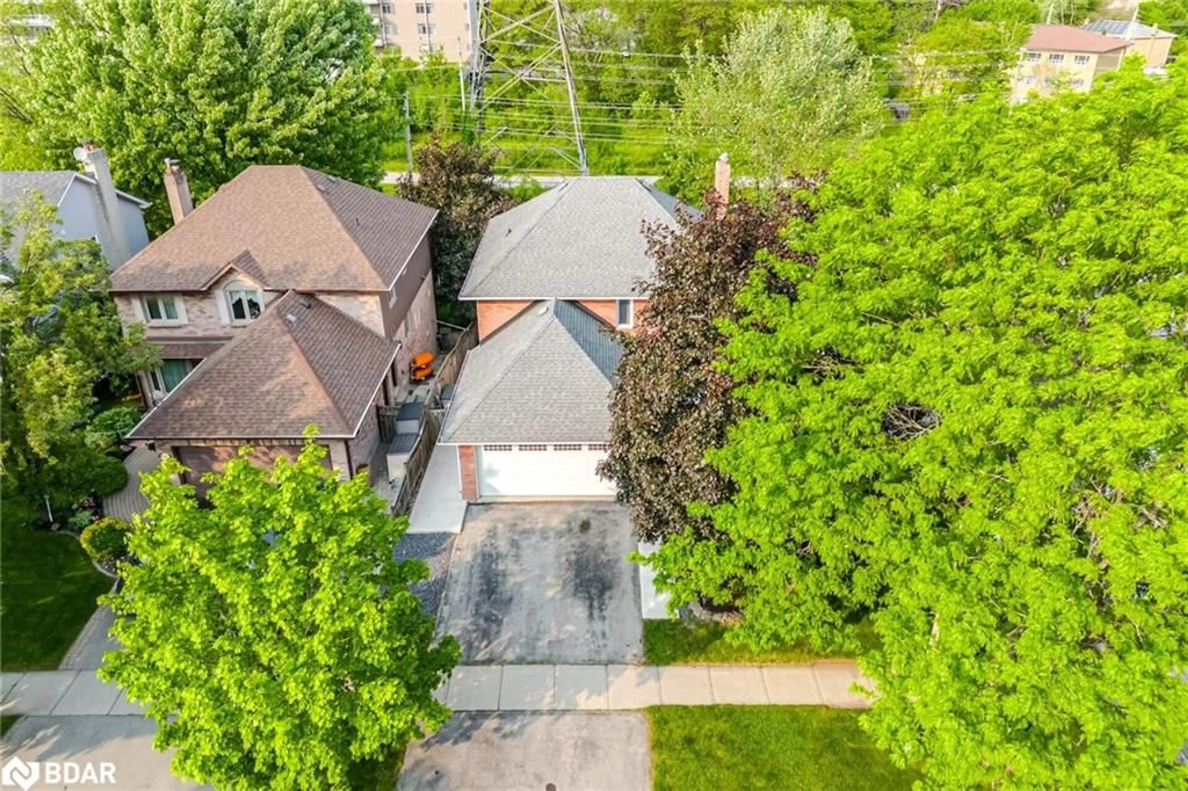 A pic from outside/outdoor area/front of a property/back of a property/a pic from drone, street for 1294 Hammond St, Burlington Ontario L7S 2C5