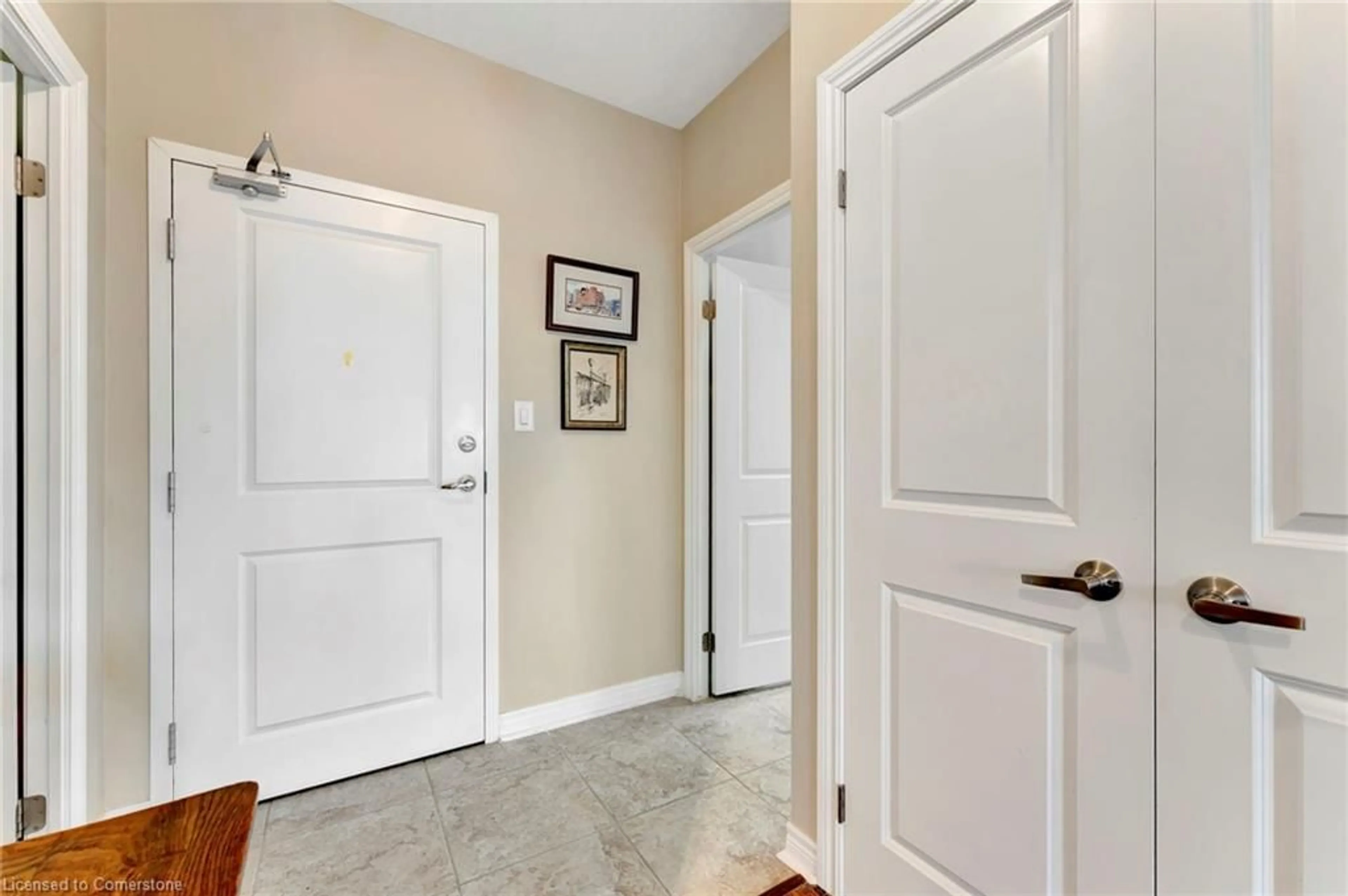 Indoor entryway for 539 Belmont Ave #906, Kitchener Ontario N2M 0A2