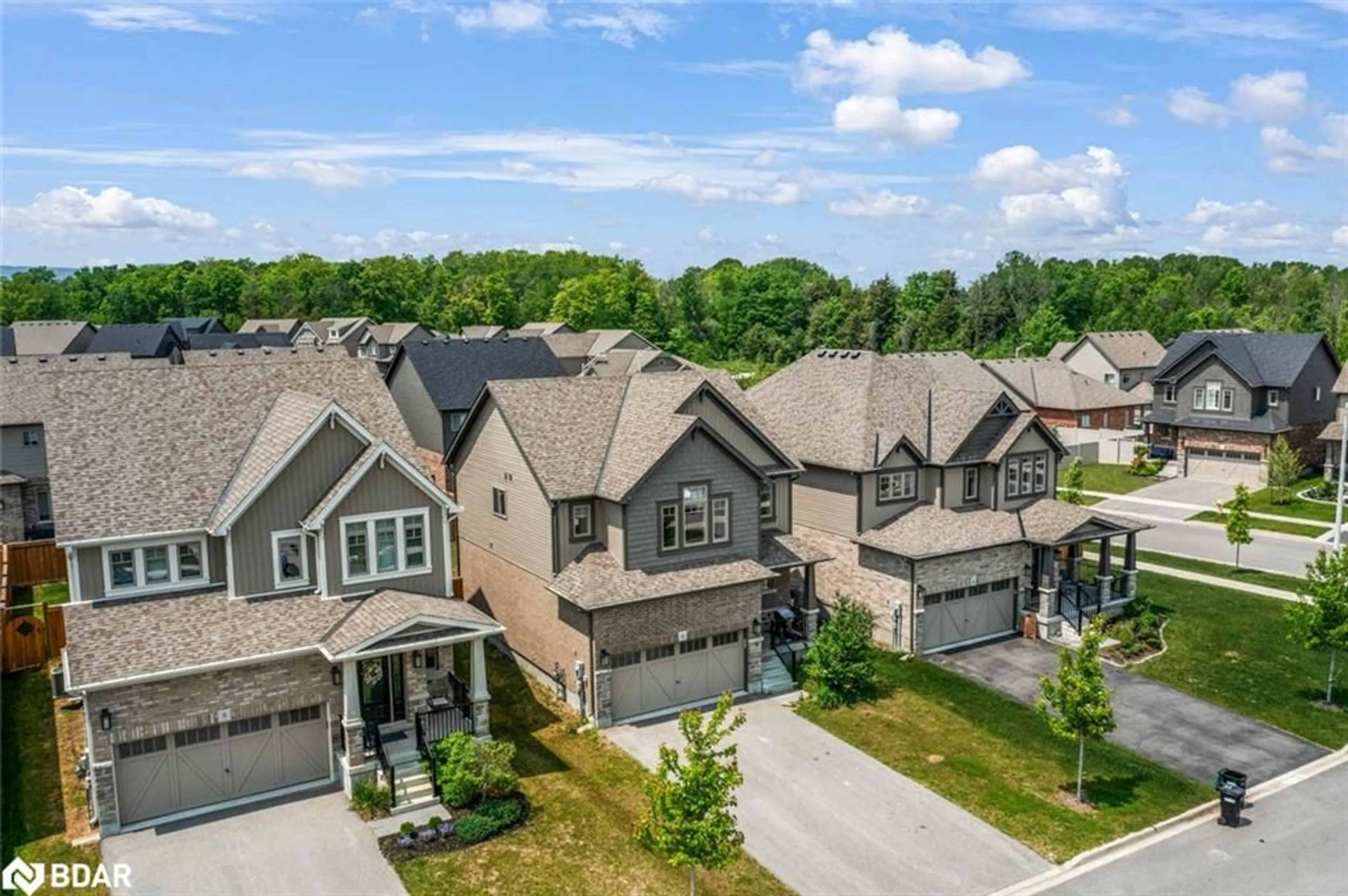A pic from outside/outdoor area/front of a property/back of a property/a pic from drone, unknown for 6 Bassett Street, Collingwood Ontario L9Y 3B7