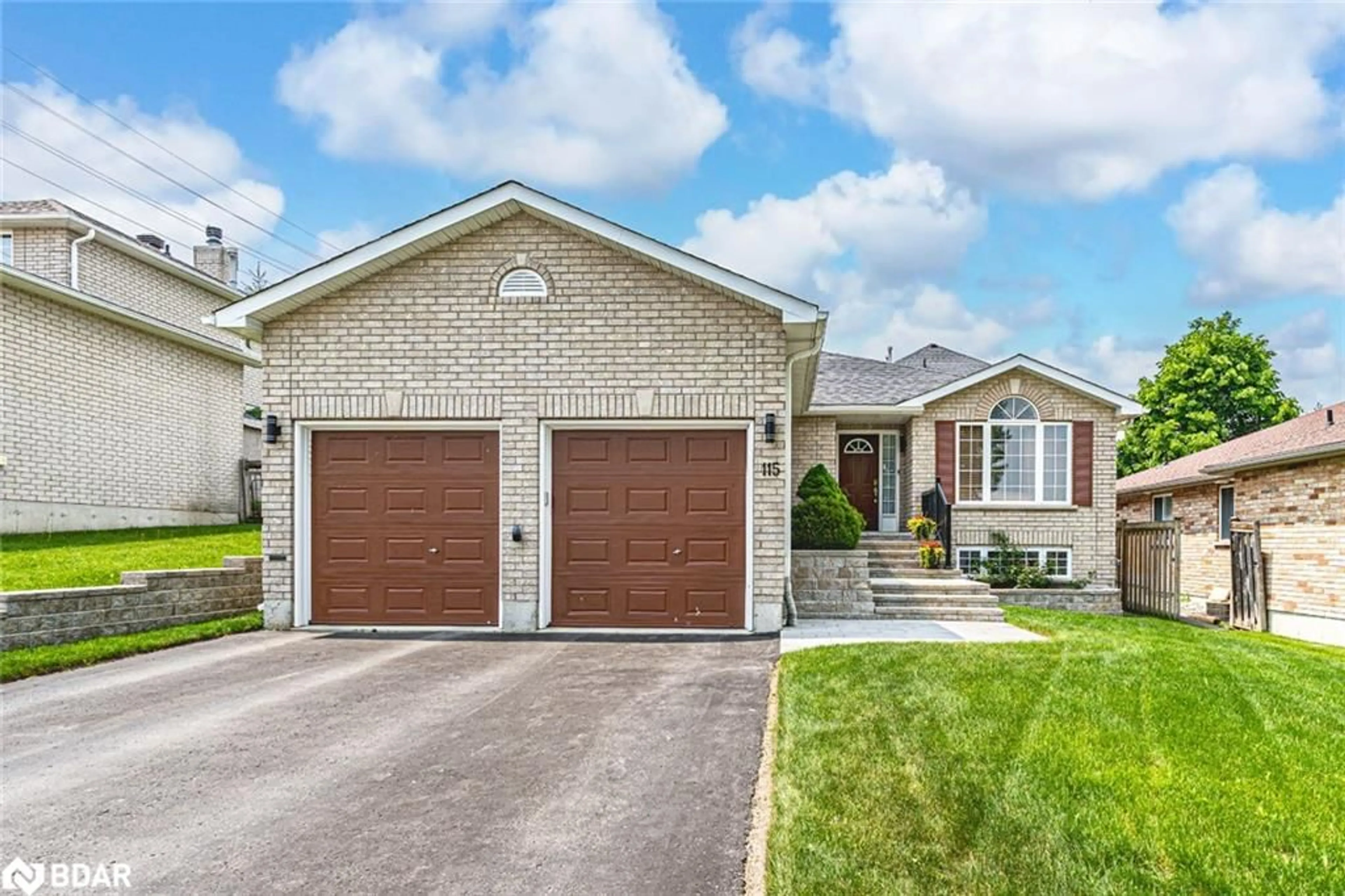 Home with brick exterior material, street for 115 Lion's Gate Blvd, Barrie Ontario L4M 7E5
