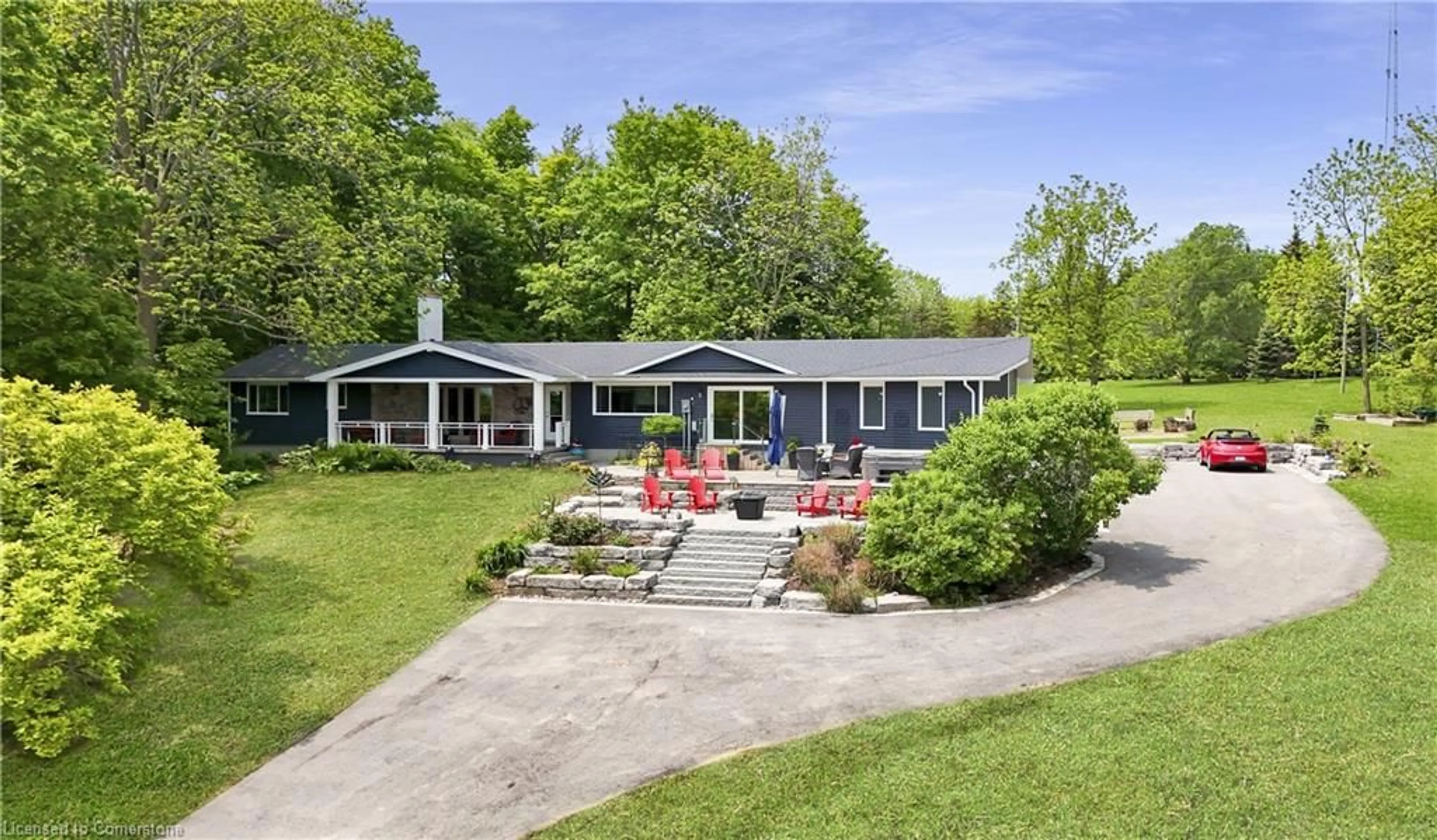 A pic from outside/outdoor area/front of a property/back of a property/a pic from drone, unknown for 4030 Mountainview Rd, Beamsville Ontario L3J 2C8